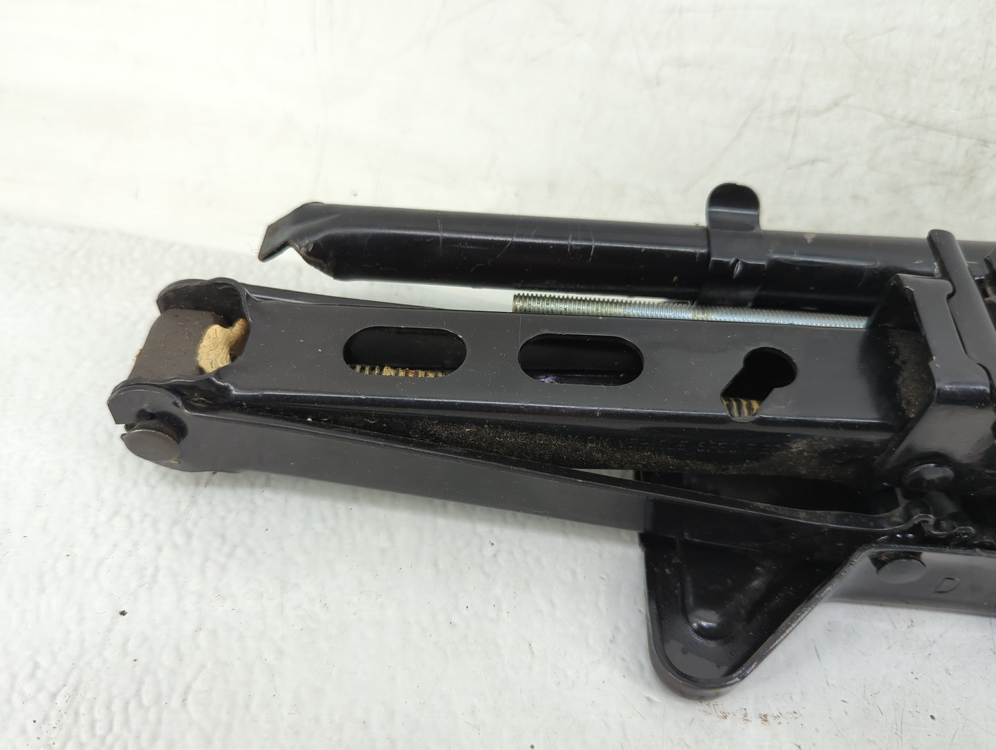 2004 Buick Rendezvous Spare Scissor Car Jack - Oemusedautoparts1.com
