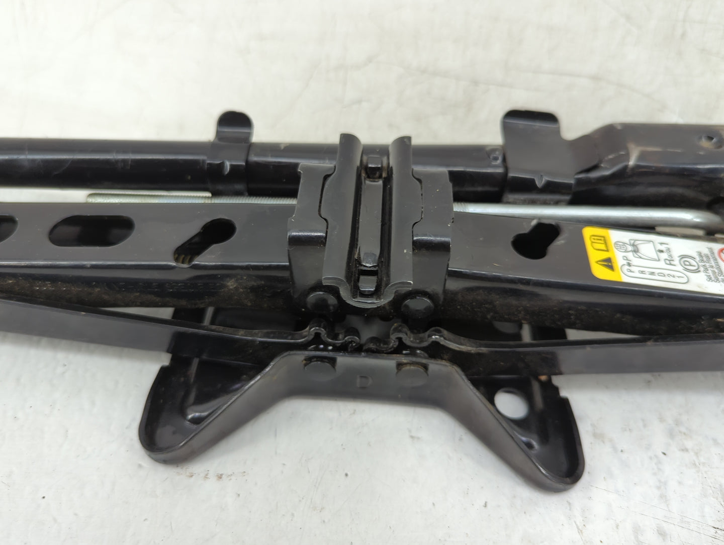 2004 Buick Rendezvous Spare Scissor Car Jack - Oemusedautoparts1.com