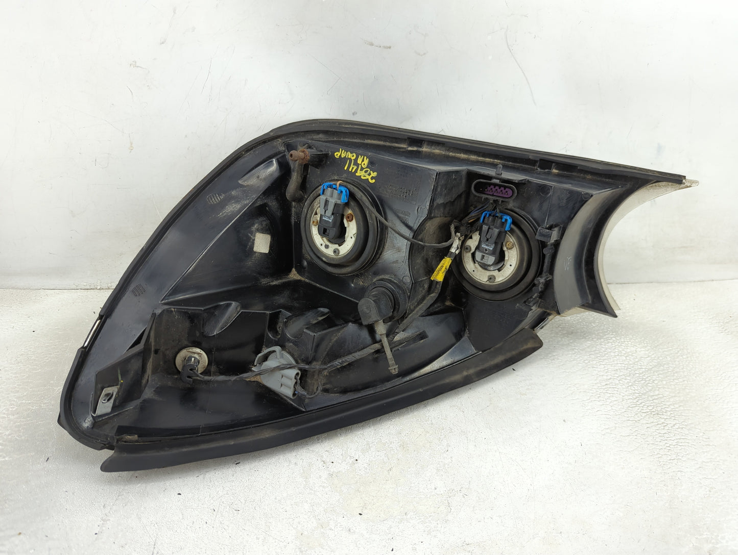 2004-2005 Buick Rendezvous Passenger Right Oem Head Light Headlight Lamp - Oemusedautoparts1.com