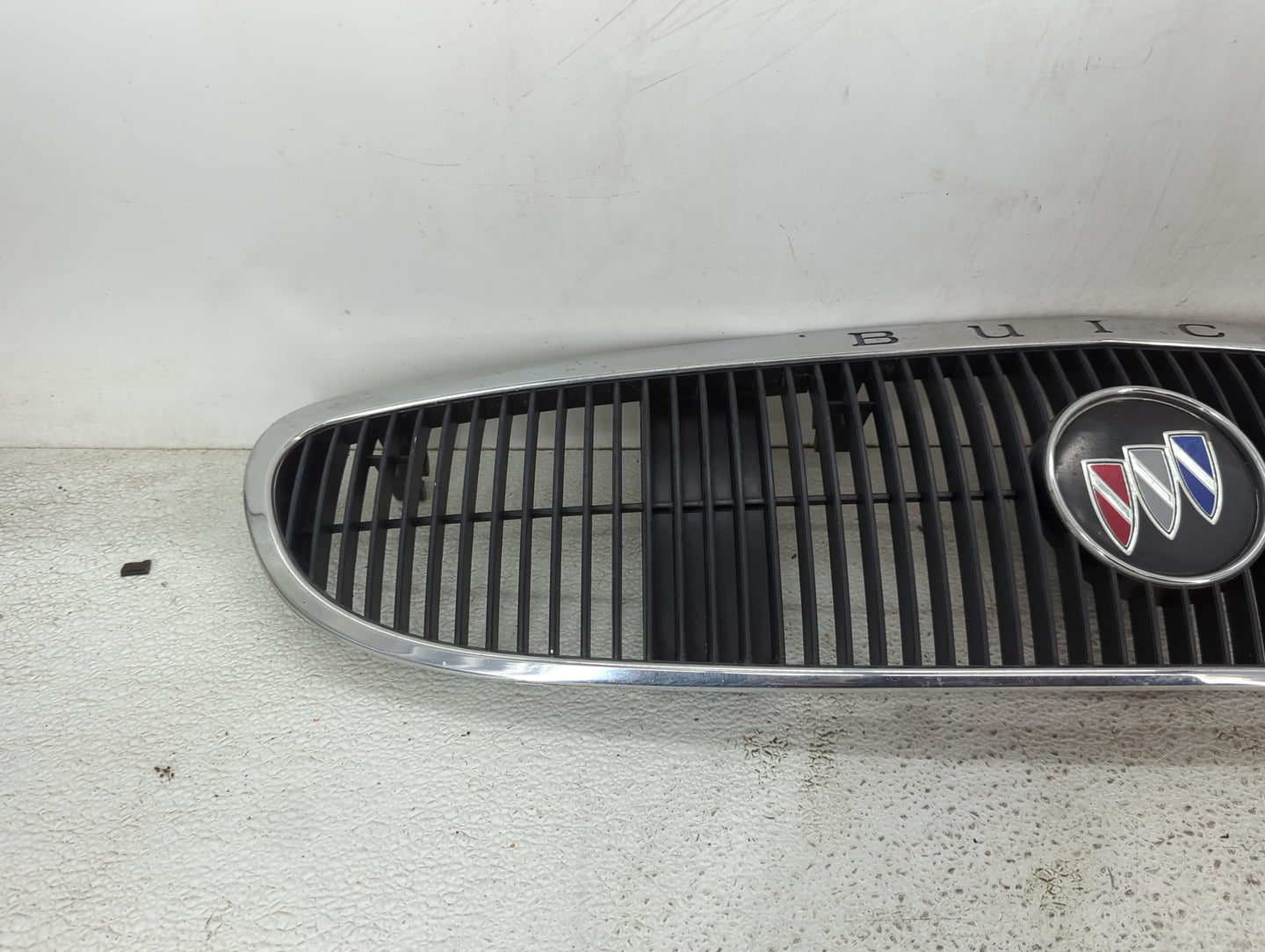 2002-2005 Buick Rendezvous Front Bumper Grille - Oemusedautoparts1.com