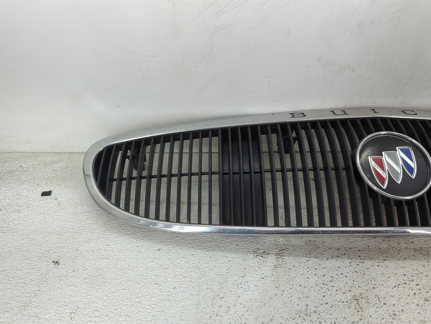 2002-2005 Buick Rendezvous Front Bumper Grille - Oemusedautoparts1.com