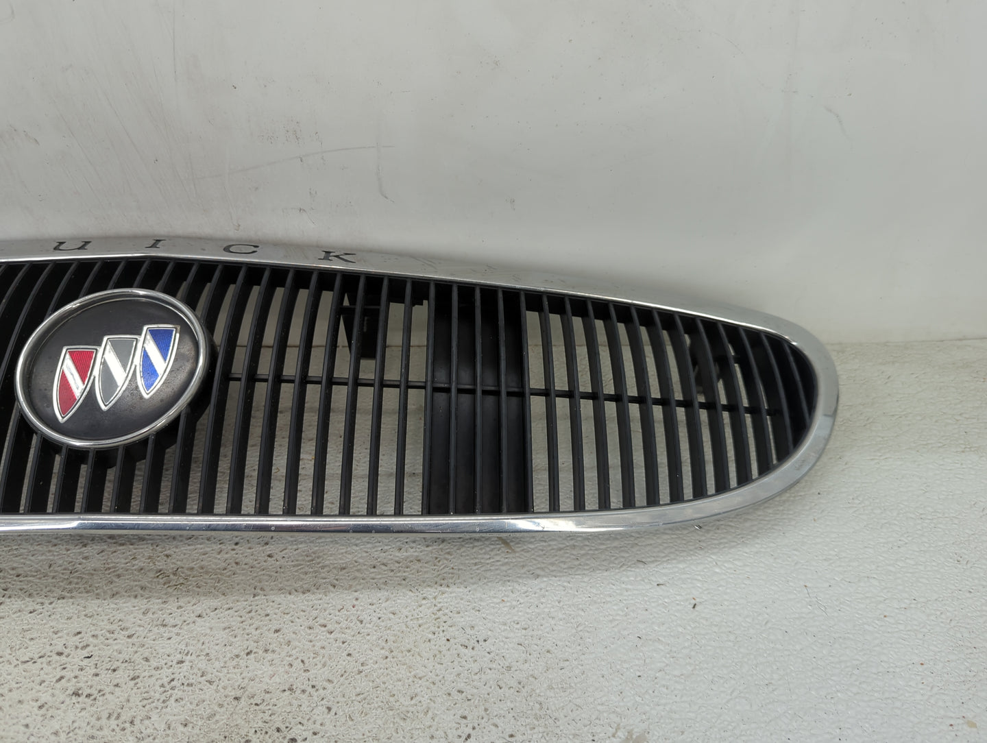 2002-2005 Buick Rendezvous Front Bumper Grille - Oemusedautoparts1.com