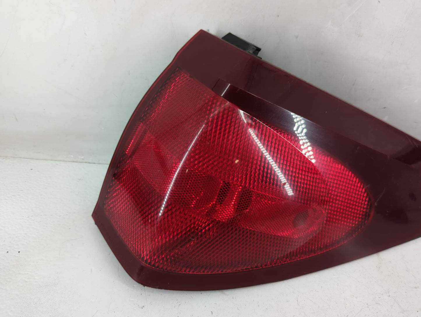 2004-2007 Buick Rendezvous Tail Light Assembly Passenger Right OEM Fits Fits 2004 2005 2006 2007 OEM Used Auto Parts - Oemus