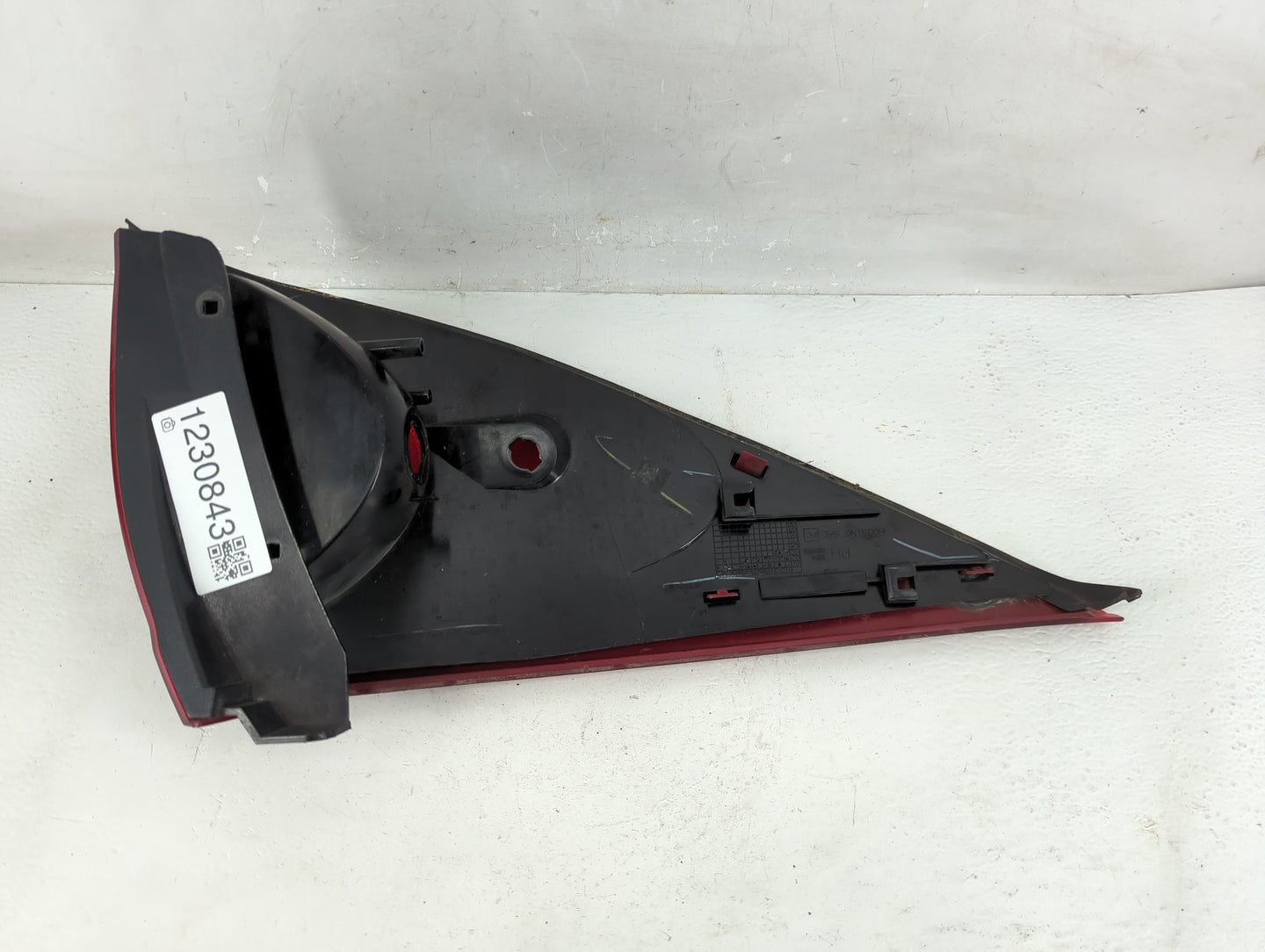 2004-2007 Buick Rendezvous Tail Light Assembly Passenger Right OEM Fits Fits 2004 2005 2006 2007 OEM Used Auto Parts - Oemus