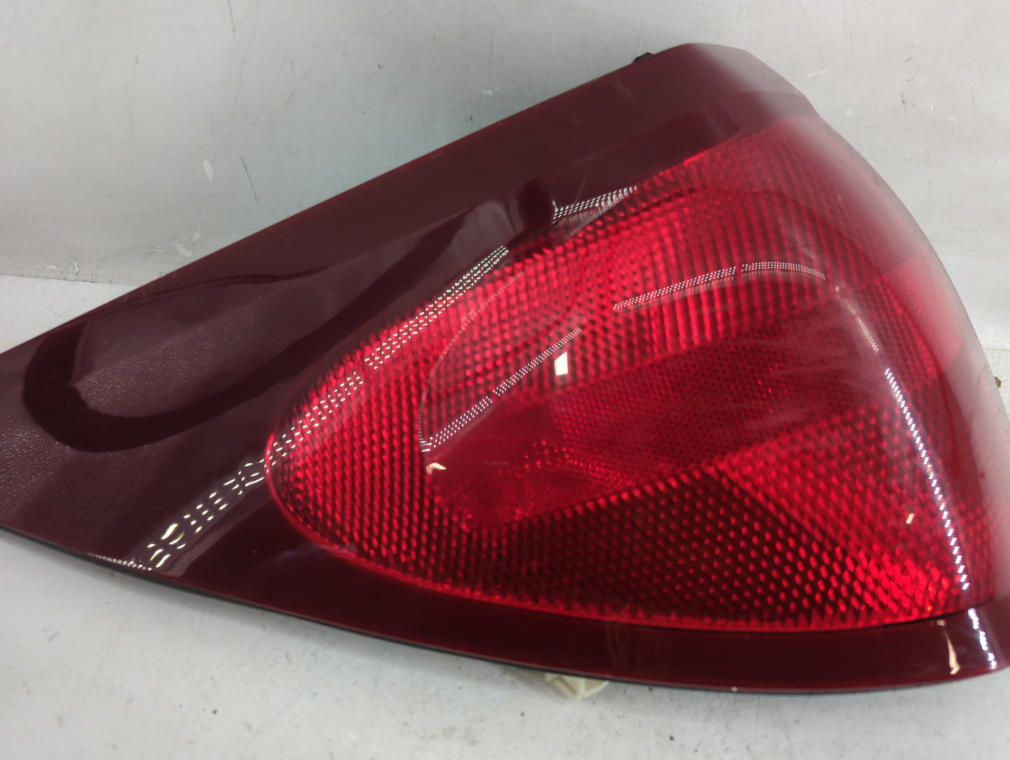 2004-2007 Buick Rendezvous Tail Light Assembly Driver Left OEM P/N:10352230 Fits Fits 2004 2005 2006 2007 OEM Used Auto Part