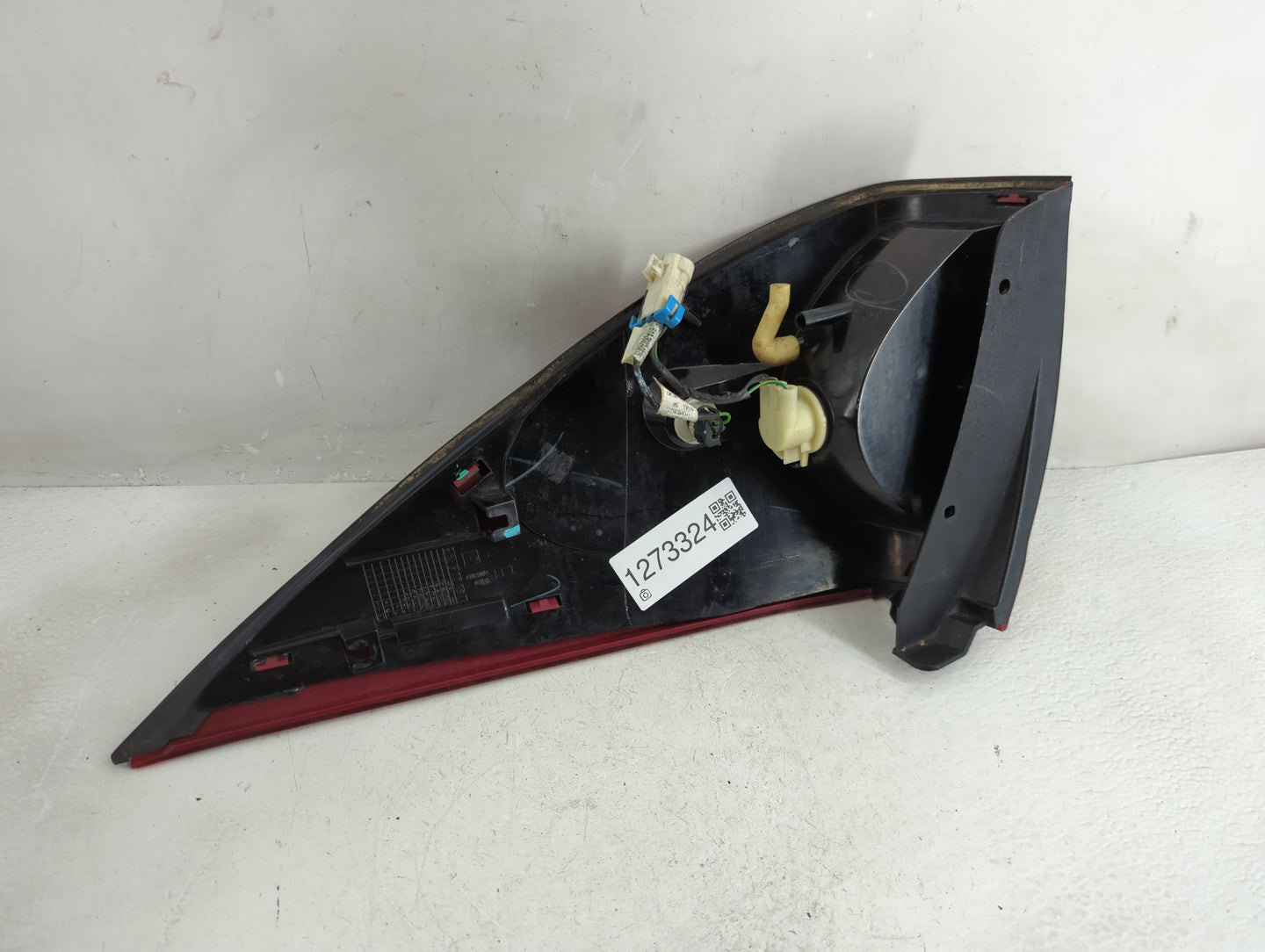 2004-2007 Buick Rendezvous Tail Light Assembly Driver Left OEM P/N:10352230 Fits Fits 2004 2005 2006 2007 OEM Used Auto Part