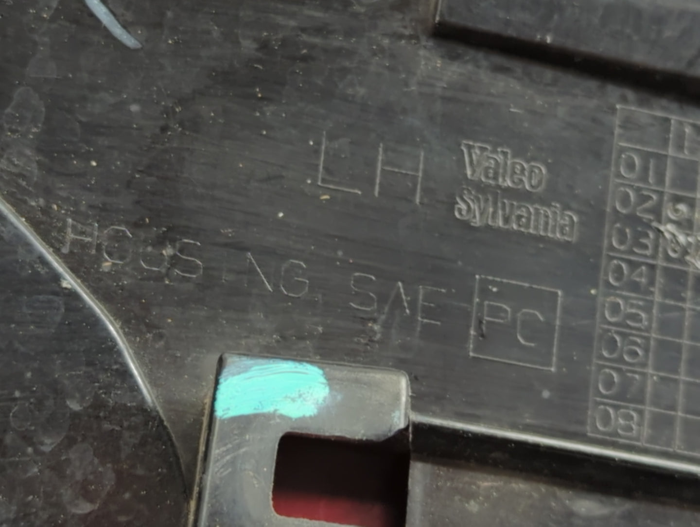 2004-2007 Buick Rendezvous Tail Light Assembly Driver Left OEM P/N:10352230 Fits Fits 2004 2005 2006 2007 OEM Used Auto Part