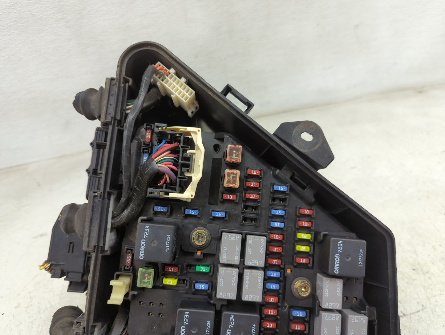 2004-2007 Cadillac Cts Fusebox Fuse Box Panel Relay Module Fits Fits 2004 2005 2006 2007 OEM Used Auto Parts - Oemusedautopa