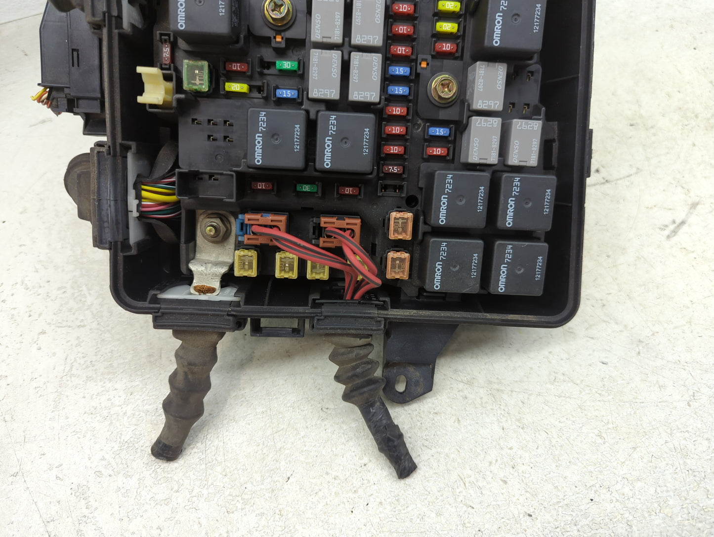 2004-2007 Cadillac Cts Fusebox Fuse Box Panel Relay Module Fits Fits 2004 2005 2006 2007 OEM Used Auto Parts - Oemusedautopa