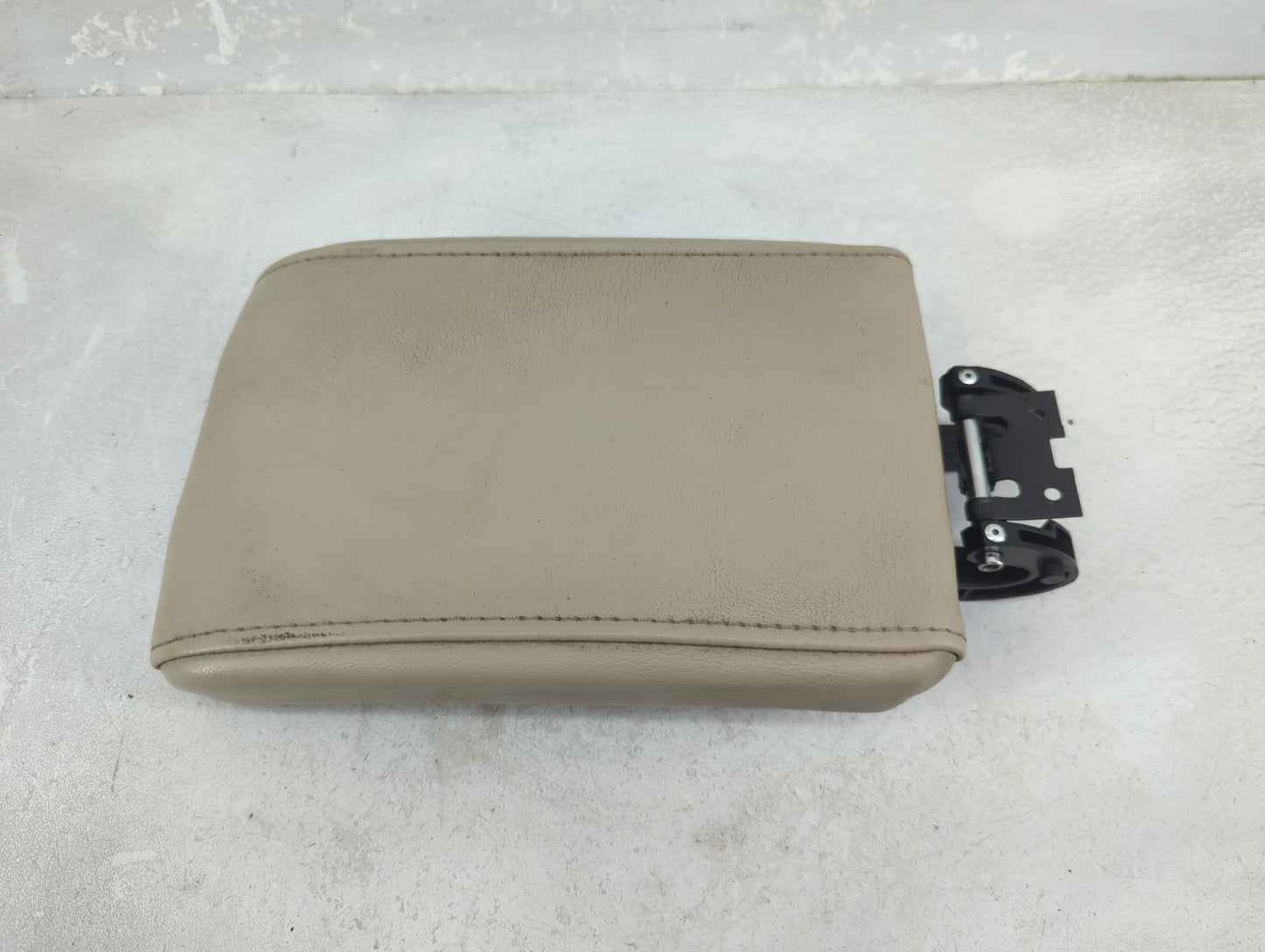 2003-2007 Cadillac Cts Center Console Armrest Cover Lid Fits Fits 2003 2004 2005 2006 2007 OEM Used Auto Parts - Oemusedauto