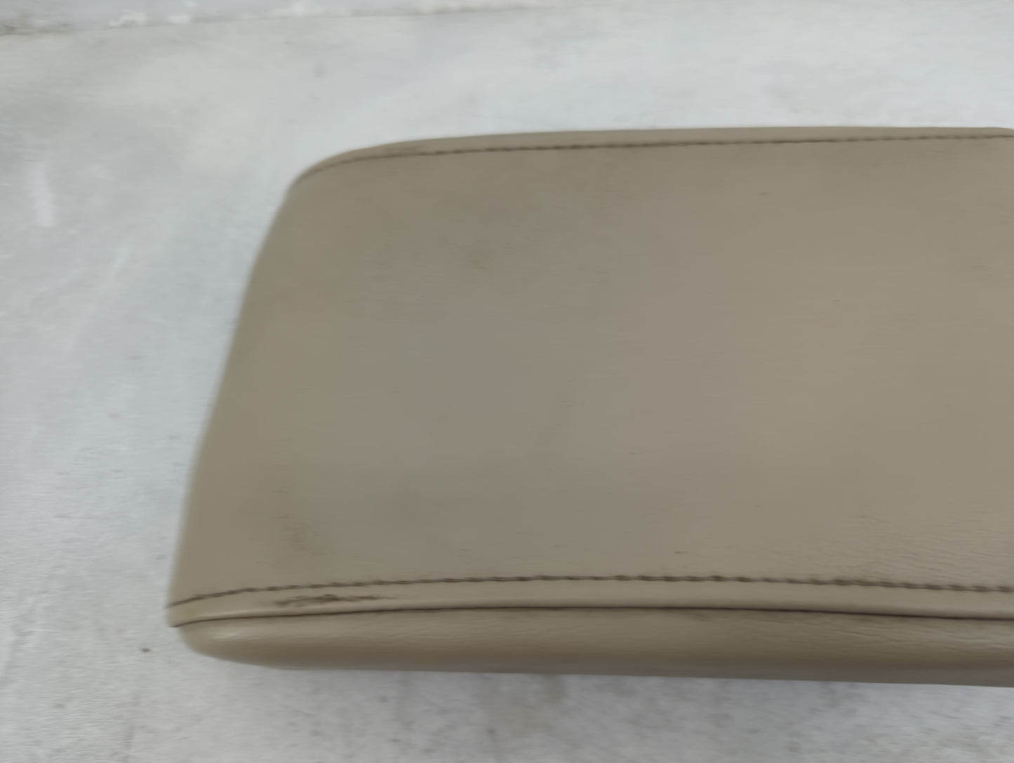 2003-2007 Cadillac Cts Center Console Armrest Cover Lid Fits Fits 2003 2004 2005 2006 2007 OEM Used Auto Parts - Oemusedauto