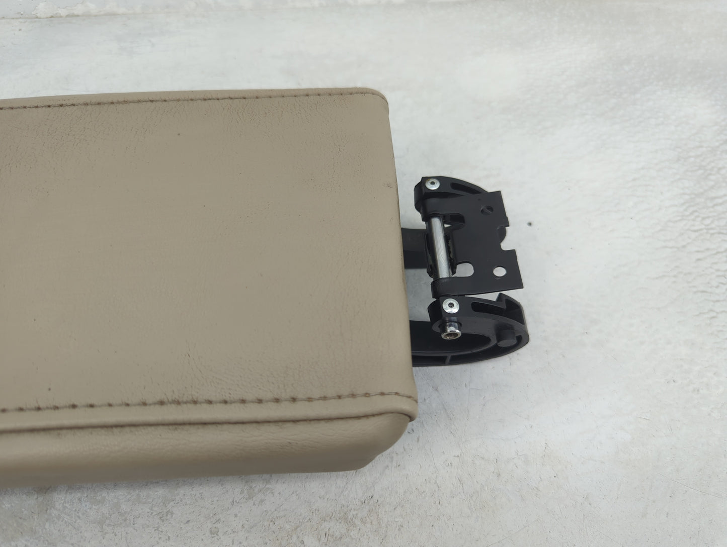 2003-2007 Cadillac Cts Center Console Armrest Cover Lid Fits Fits 2003 2004 2005 2006 2007 OEM Used Auto Parts - Oemusedauto
