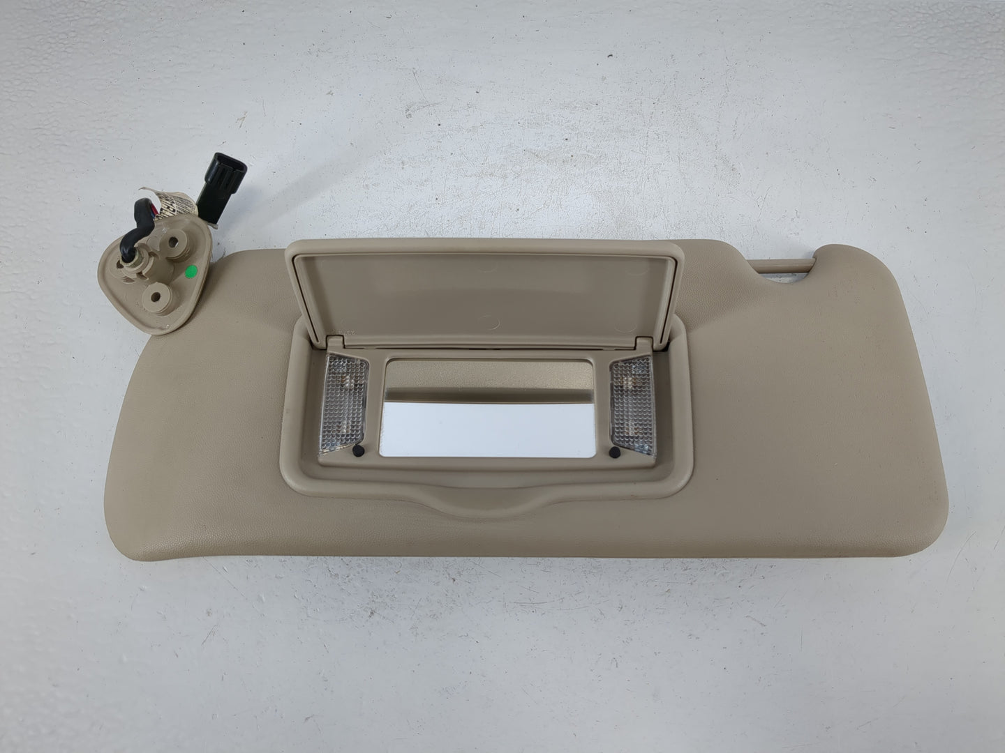 2003-2007 Cadillac Cts Sun Visor Shade Replacement Driver Left Mirror Fits Fits 2003 2004 2005 2006 2007 OEM Used Auto Parts