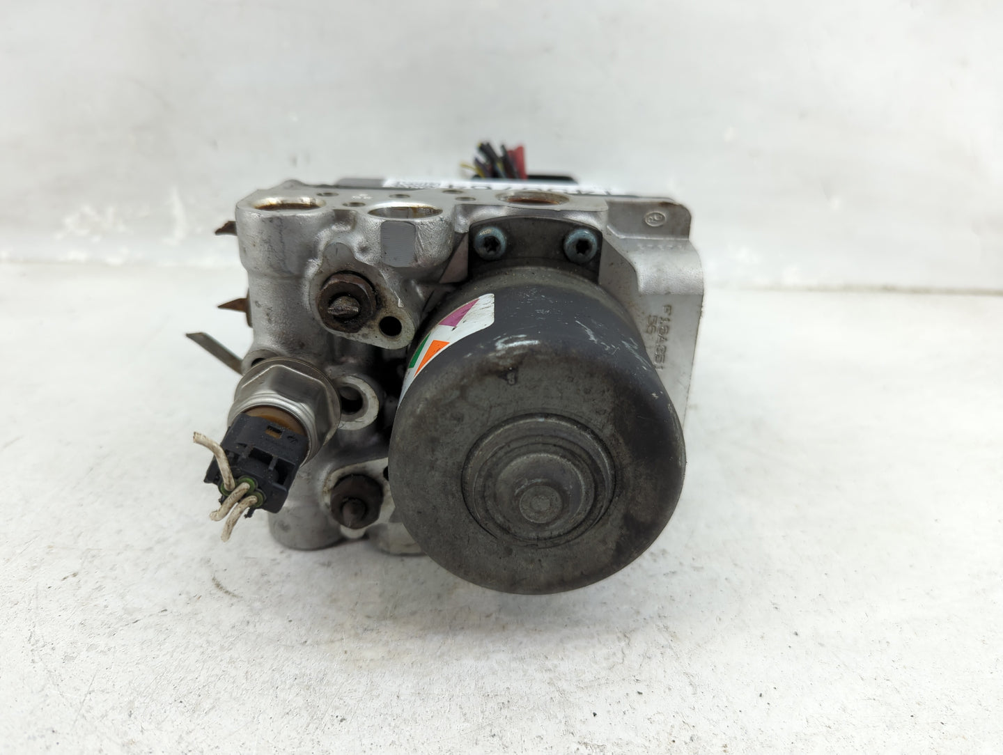 2004 Cadillac Cts ABS Pump Control Module Replacement P/N:25758391 Fits OEM Used Auto Parts - Oemusedautoparts1.com