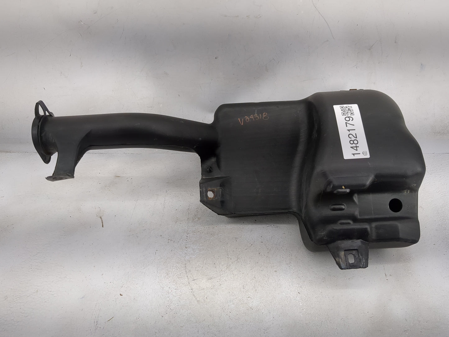 2003-2007 Cadillac Cts Windshield Washer Fluid Reservoir Bottle 1482179 - Oemusedautoparts1.com