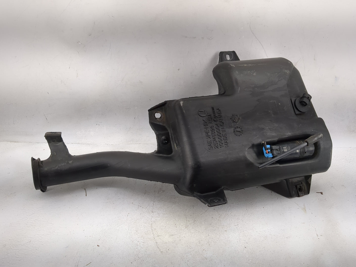 2003-2007 Cadillac Cts Windshield Washer Fluid Reservoir Bottle 1482179 - Oemusedautoparts1.com