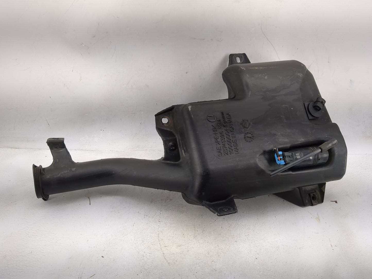 2003-2007 Cadillac Cts Windshield Washer Fluid Reservoir Bottle 1482179 - Oemusedautoparts1.com