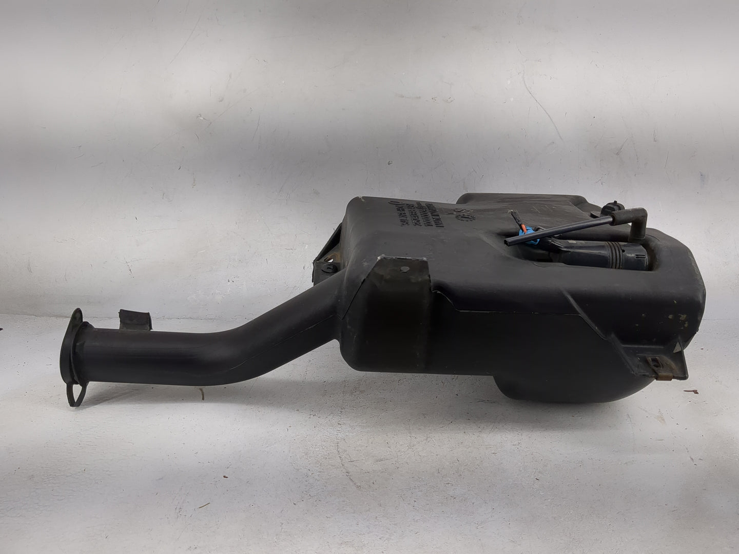 2003-2007 Cadillac Cts Windshield Washer Fluid Reservoir Bottle 1482179 - Oemusedautoparts1.com
