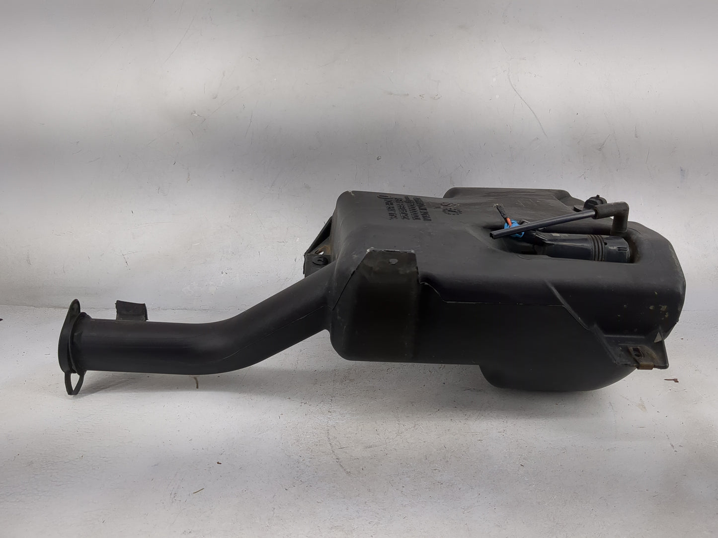 2003-2007 Cadillac Cts Windshield Washer Fluid Reservoir Bottle 1482179 - Oemusedautoparts1.com
