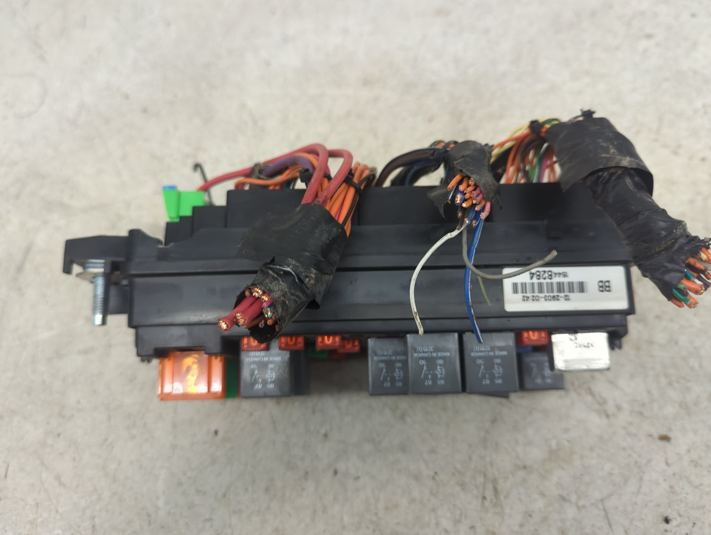 2004 Cadillac Deville Fusebox Fuse Box Panel Relay Module P/N:12-2903-02:42 15448284 Fits OEM Used Auto Parts - Oemusedautop