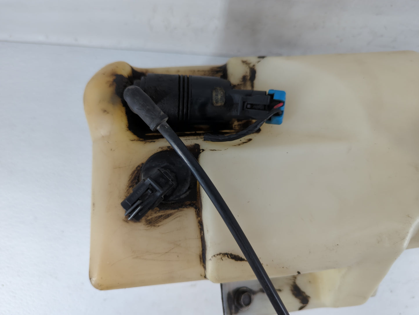 2000 Cadillac Deville Radiator Coolant Overflow Expansion Tank Bottle - Oemusedautoparts1.com
