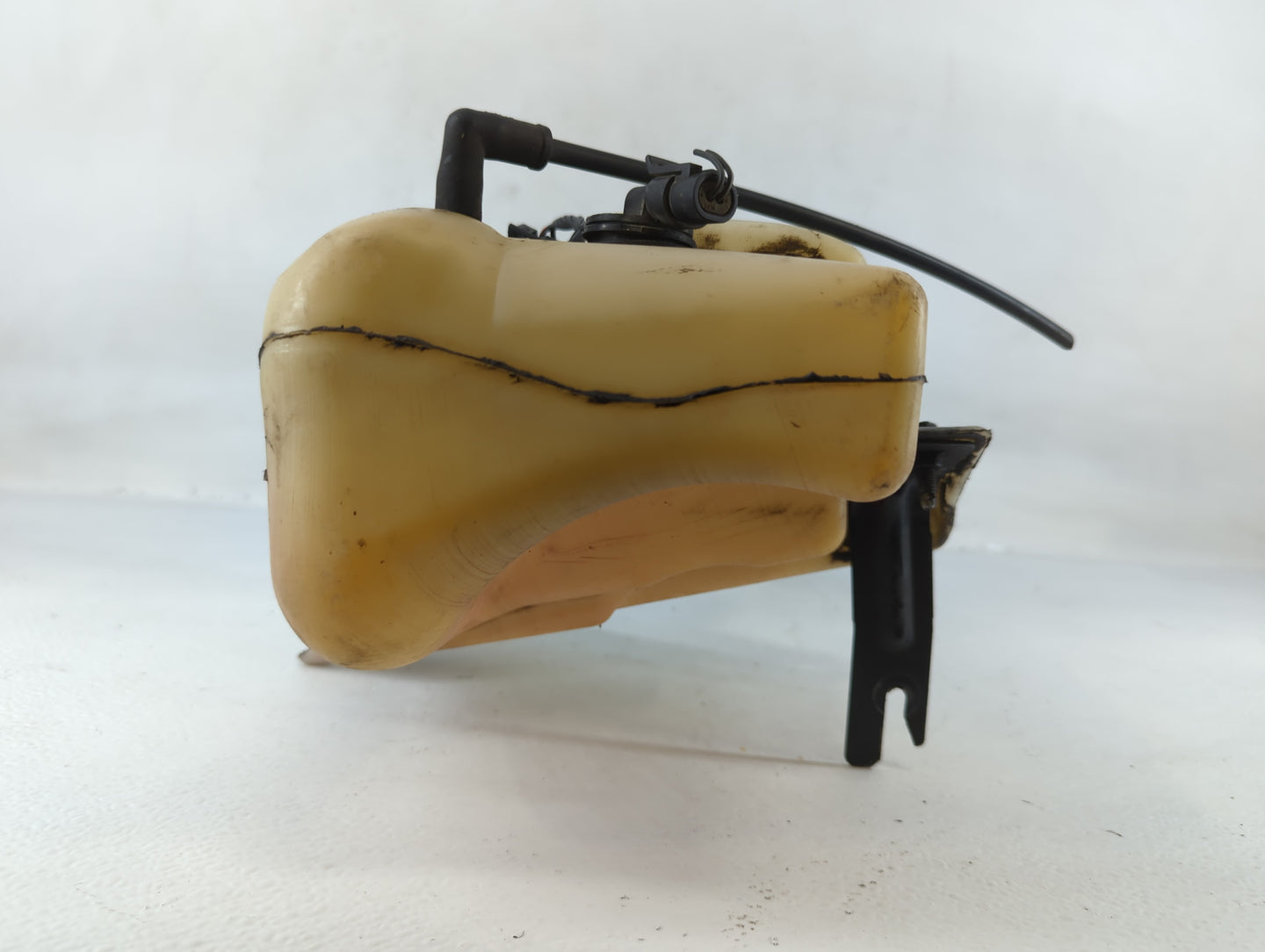 2000 Cadillac Deville Radiator Coolant Overflow Expansion Tank Bottle - Oemusedautoparts1.com