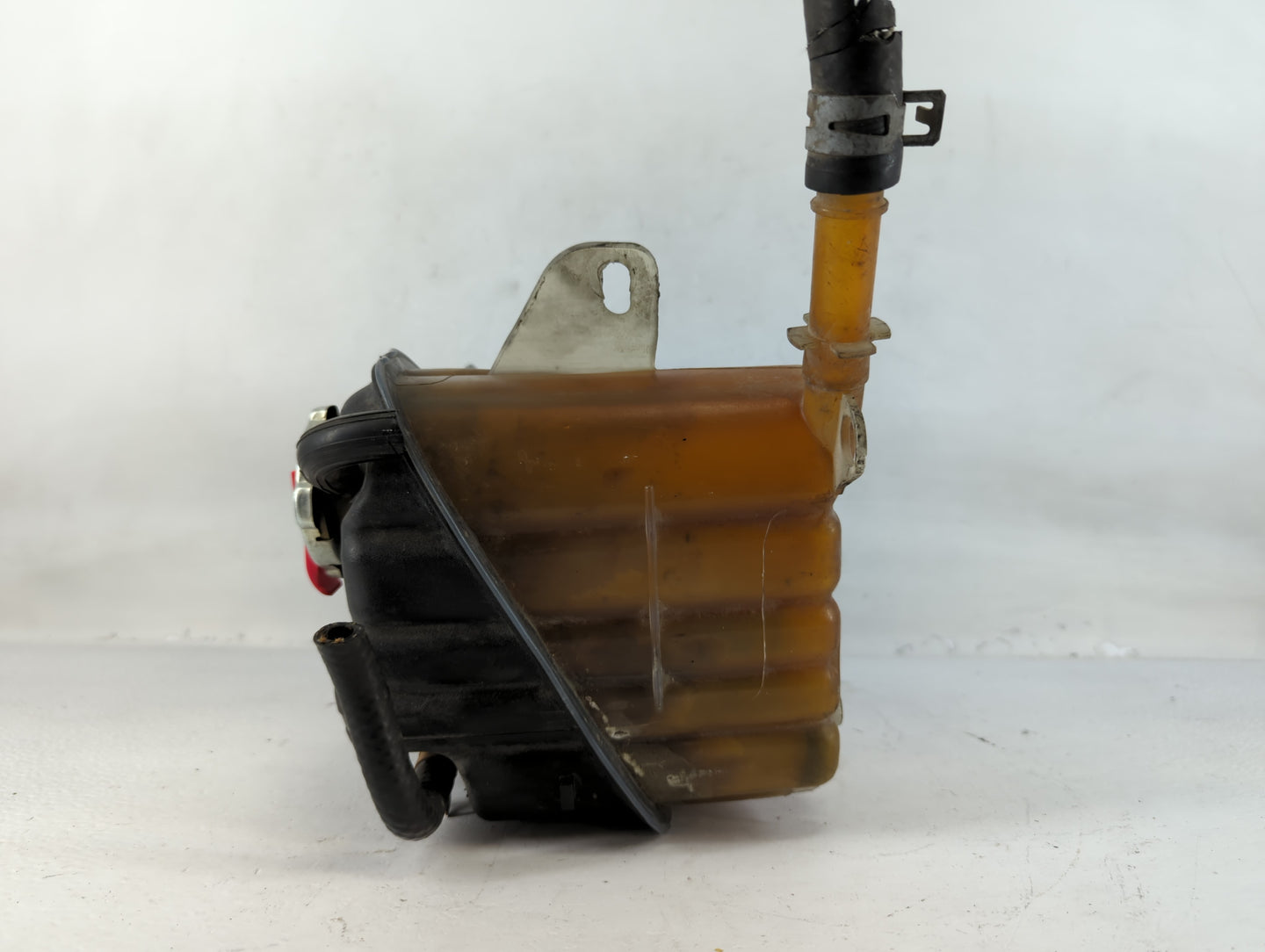 2000 Cadillac Deville Radiator Coolant Overflow Expansion Tank Bottle - Oemusedautoparts1.com