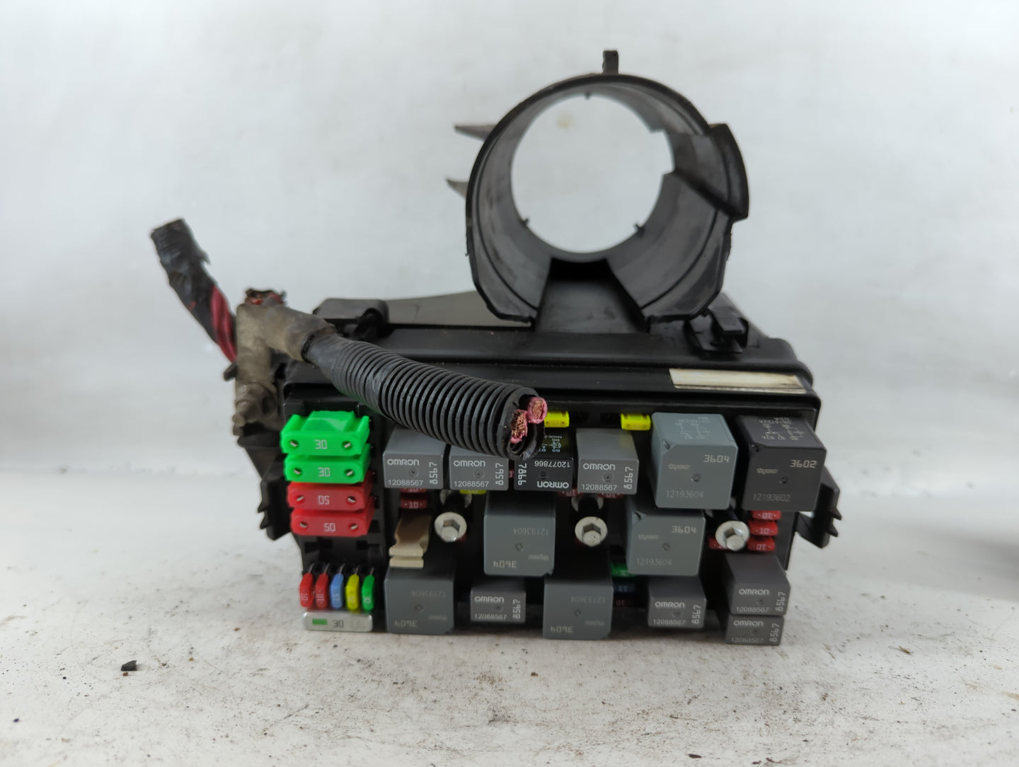 2004-2005 Cadillac Deville Fusebox Fuse Box Panel Relay Module P/N:15460301 Fits Fits 2004 2005 OEM Used Auto Parts - Oemuse