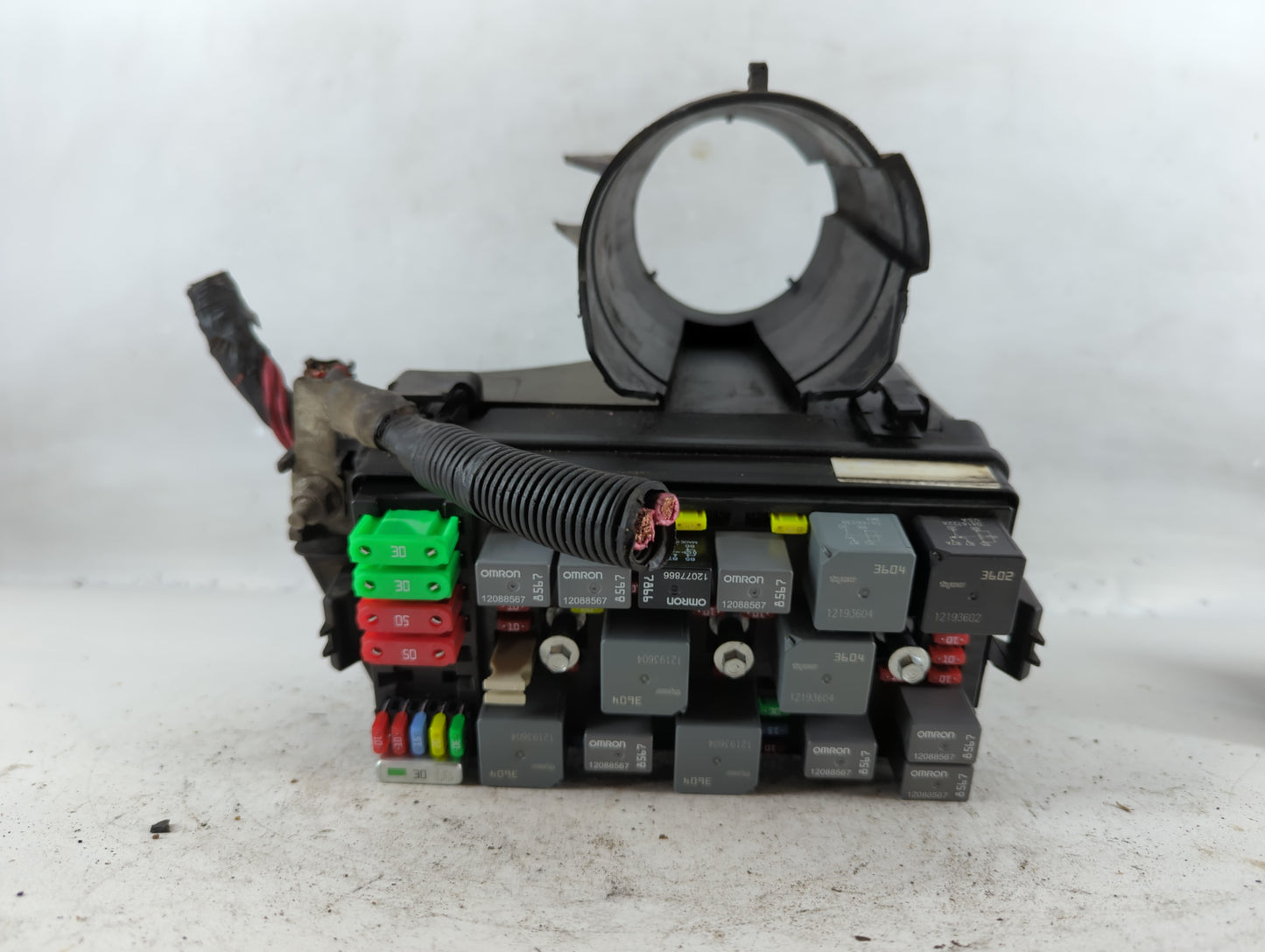 2004-2005 Cadillac Deville Fusebox Fuse Box Panel Relay Module P/N:15460301 Fits Fits 2004 2005 OEM Used Auto Parts - Oemuse
