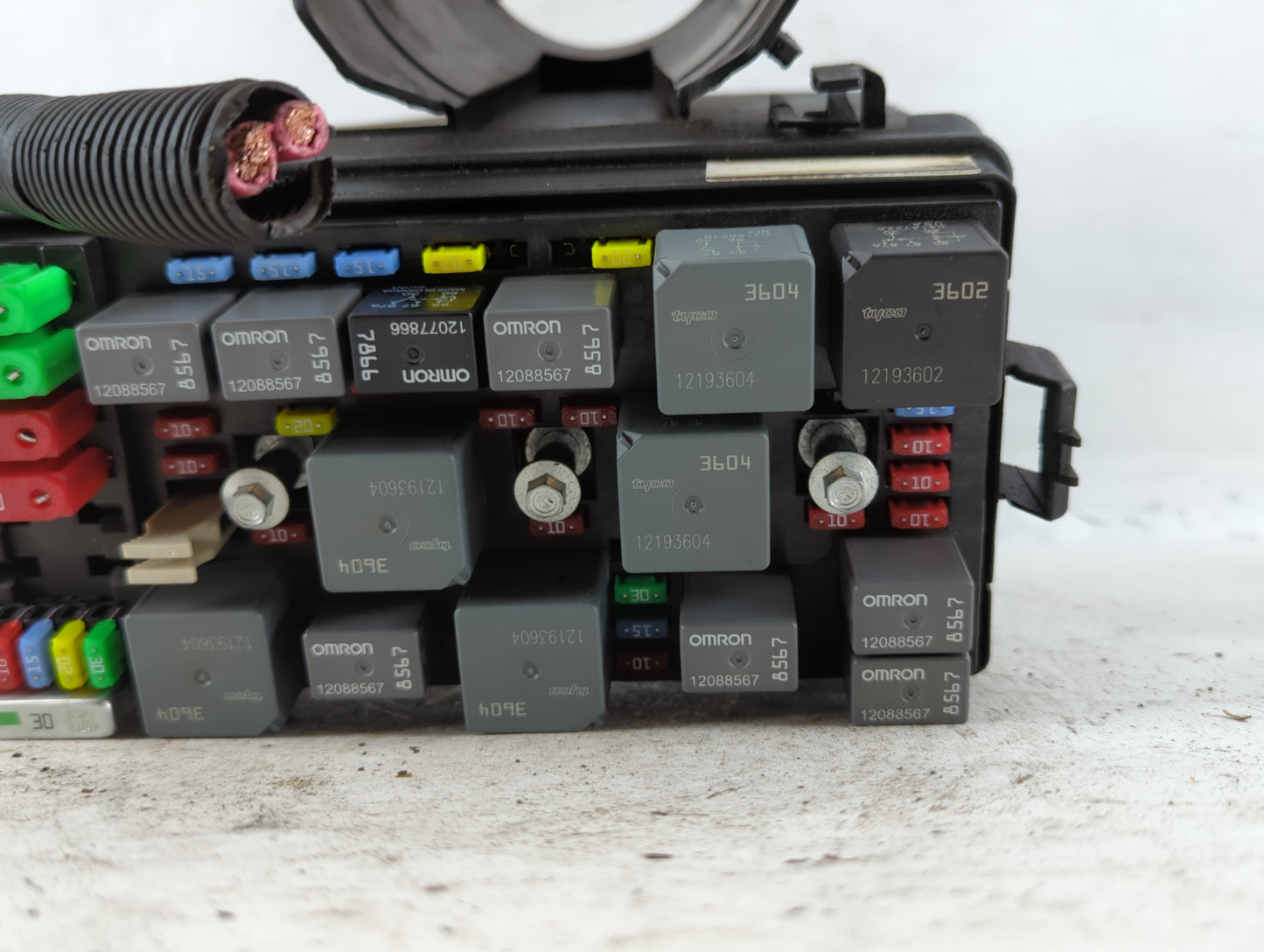 2004-2005 Cadillac Deville Fusebox Fuse Box Panel Relay Module P/N:15460301 Fits Fits 2004 2005 OEM Used Auto Parts - Oemuse