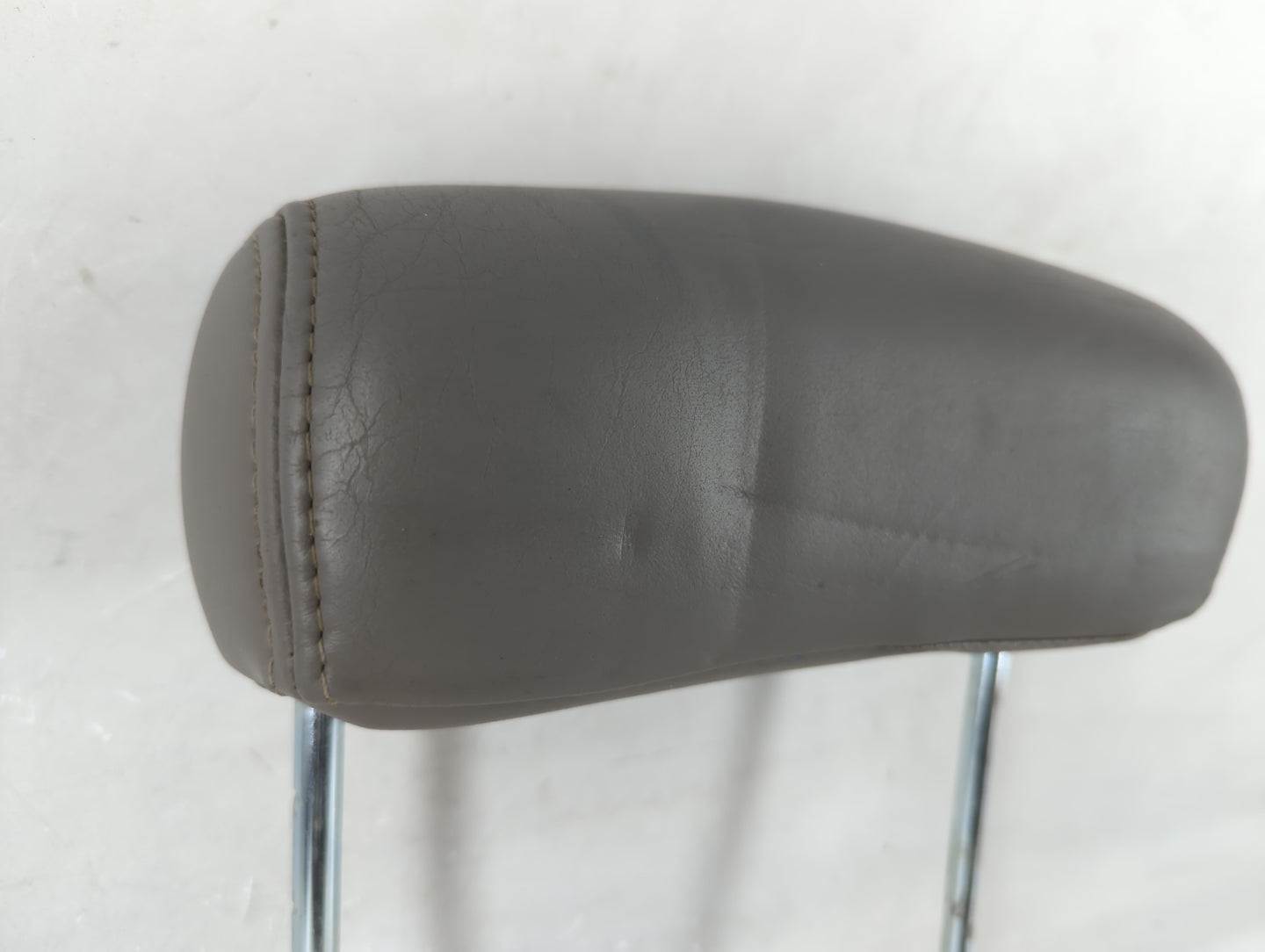 2003-2006 Cadillac Escalade Headrest Head Rest Rear Seat Fits Fits 2003 2004 2005 2006 OEM Used Auto Parts - Oemusedautopart