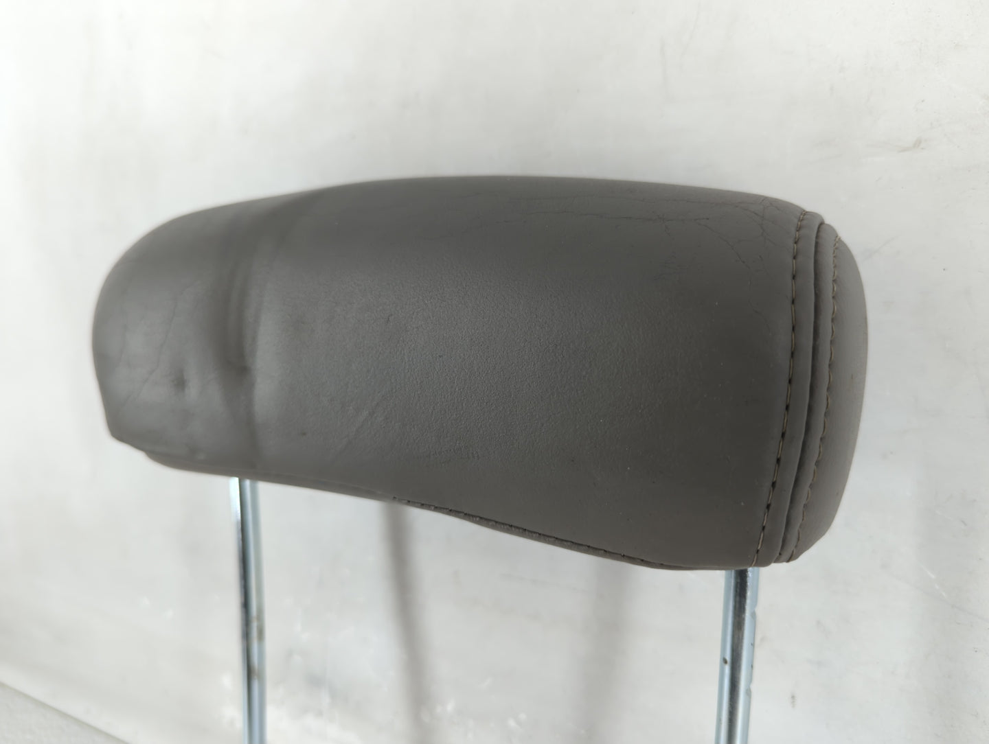 2003-2006 Cadillac Escalade Headrest Head Rest Rear Seat Fits Fits 2003 2004 2005 2006 OEM Used Auto Parts - Oemusedautopart