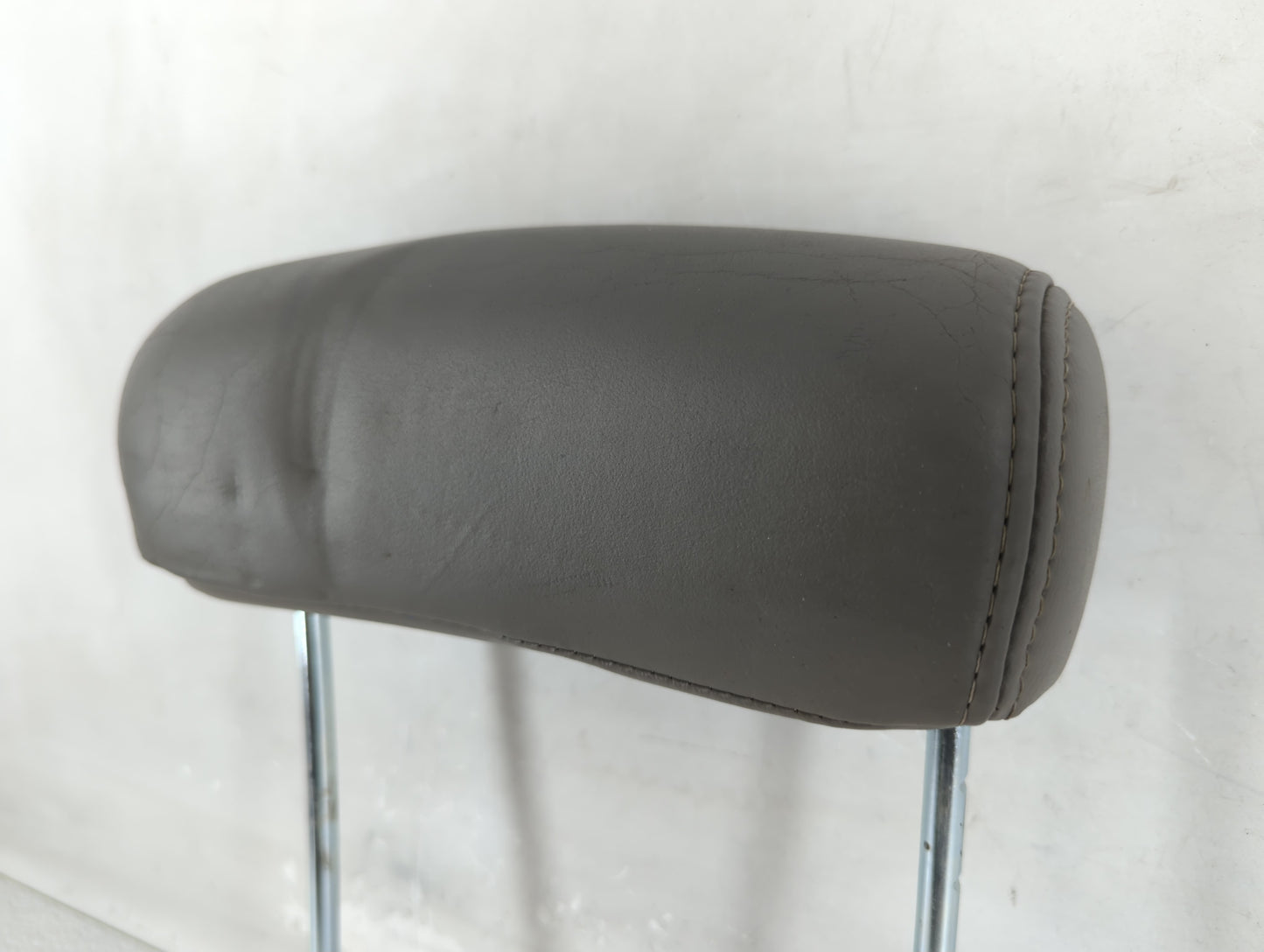 2003-2006 Cadillac Escalade Headrest Head Rest Rear Seat Fits Fits 2003 2004 2005 2006 OEM Used Auto Parts - Oemusedautopart