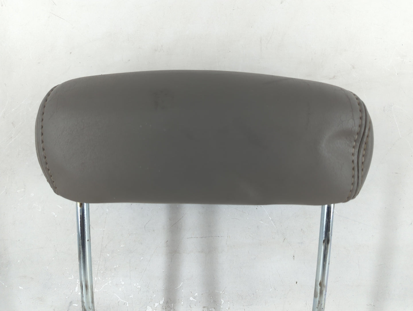 2003-2006 Cadillac Escalade Headrest Head Rest Rear Seat Fits Fits 2003 2004 2005 2006 OEM Used Auto Parts - Oemusedautopart