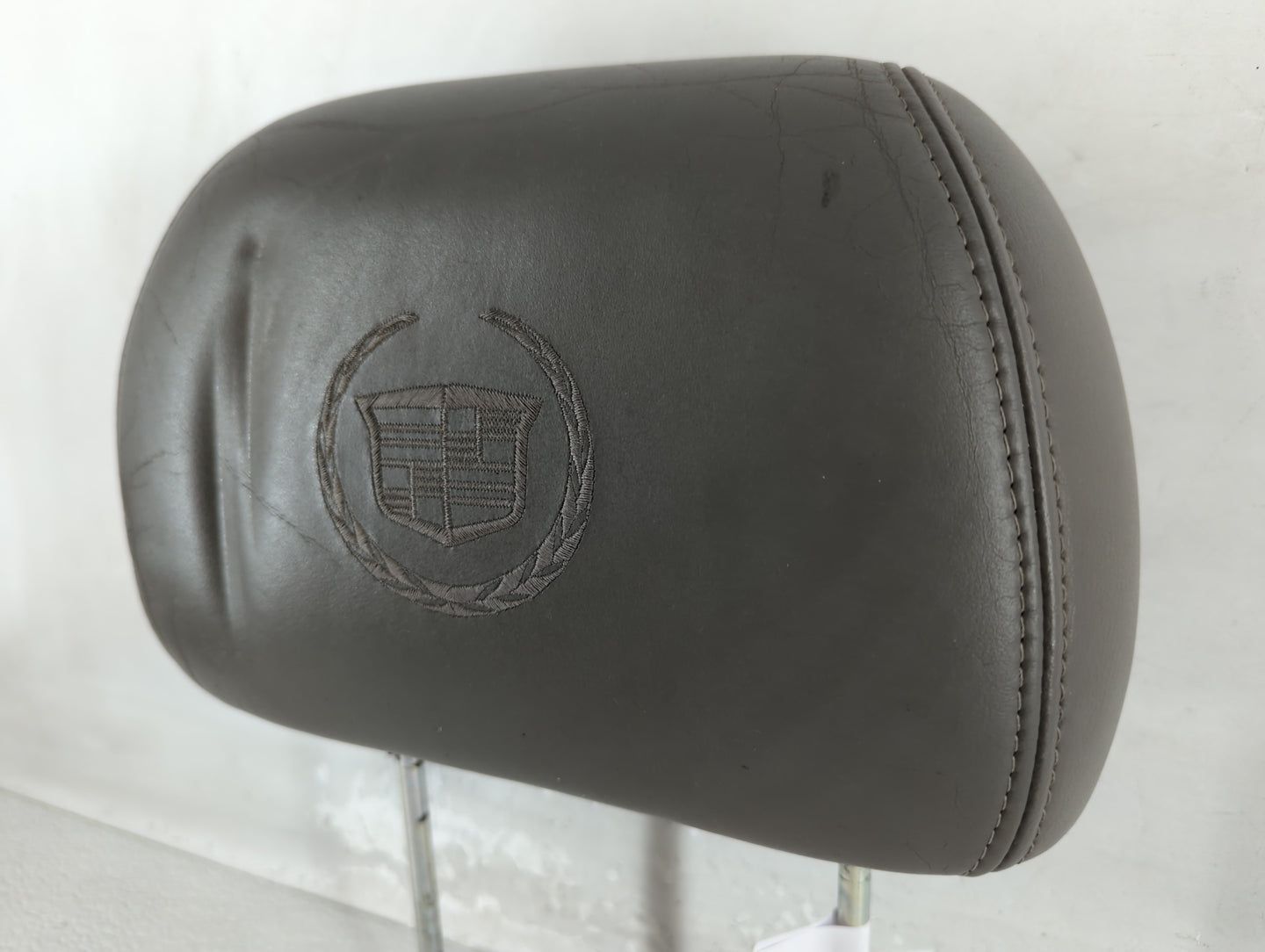 2003-2006 Cadillac Escalade Headrest Head Rest Rear Seat Fits Fits 2003 2004 2005 2006 OEM Used Auto Parts - Oemusedautopart