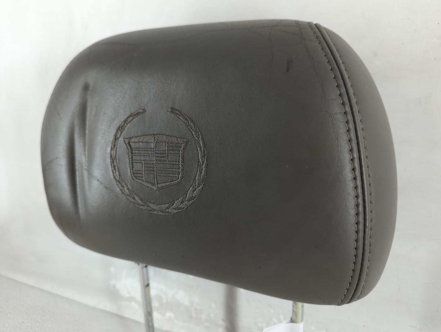 2003-2006 Cadillac Escalade Headrest Head Rest Rear Seat Fits Fits 2003 2004 2005 2006 OEM Used Auto Parts - Oemusedautopart