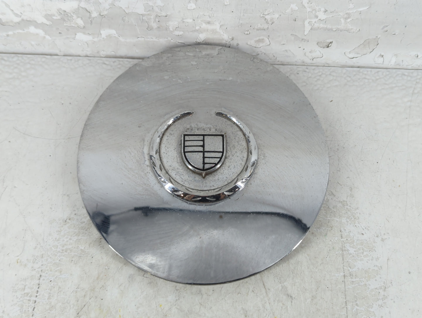 2004 Cadillac Escalade Center Cap Oem 1078751 - Oemusedautoparts1.com