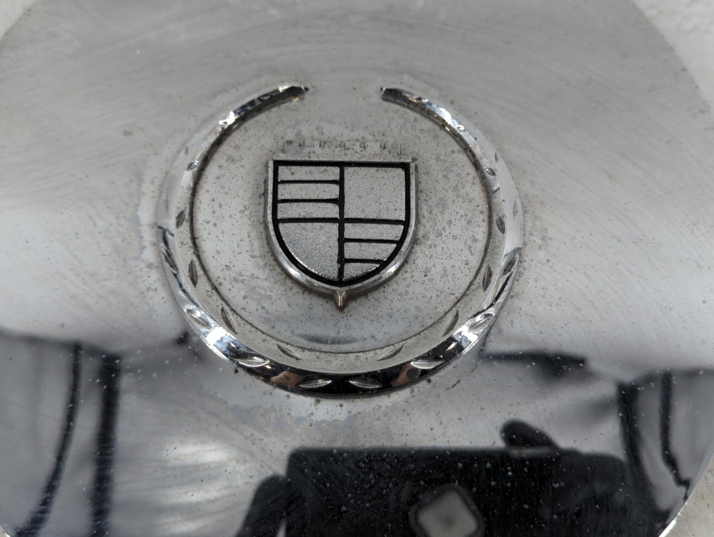 2004 Cadillac Escalade Center Cap Oem 1078751 - Oemusedautoparts1.com