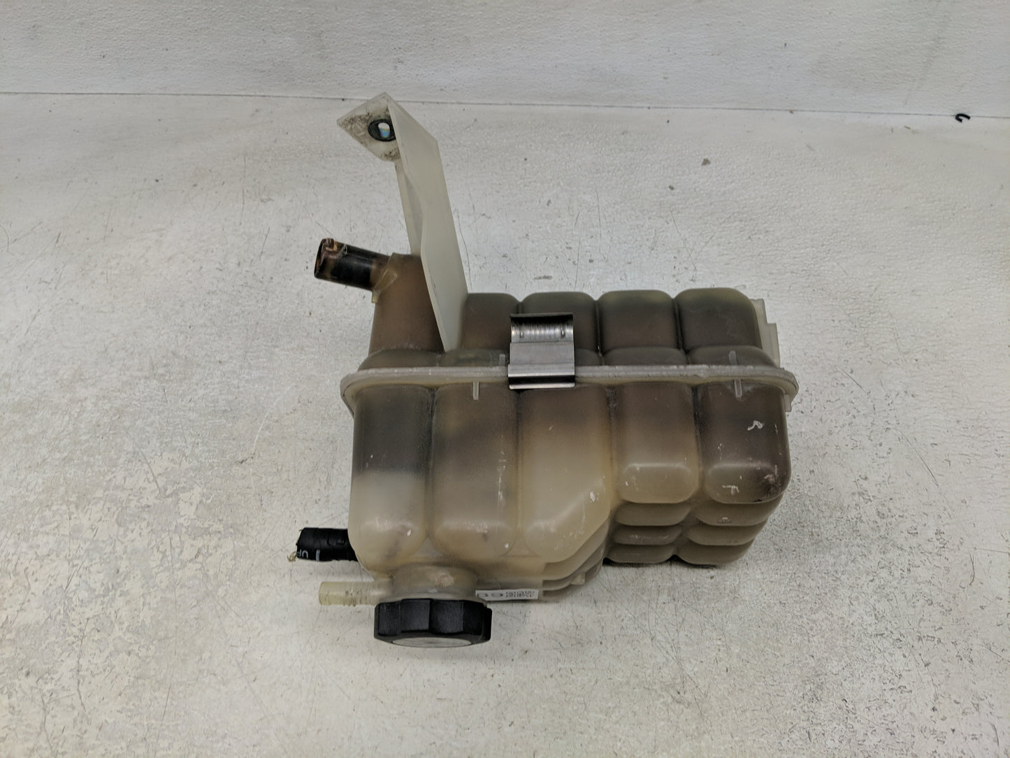 2002-2005 Cadillac Escalade Windshield Washer Fluid Reservoir Bottle Oem - Oemusedautoparts1.com