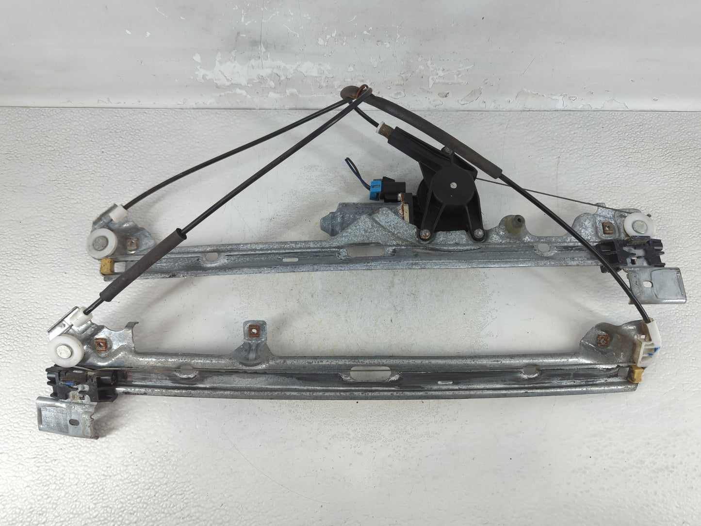 2002-2006 Cadillac Escalade Window Regulator Passenger Front - Oemusedautoparts1.com