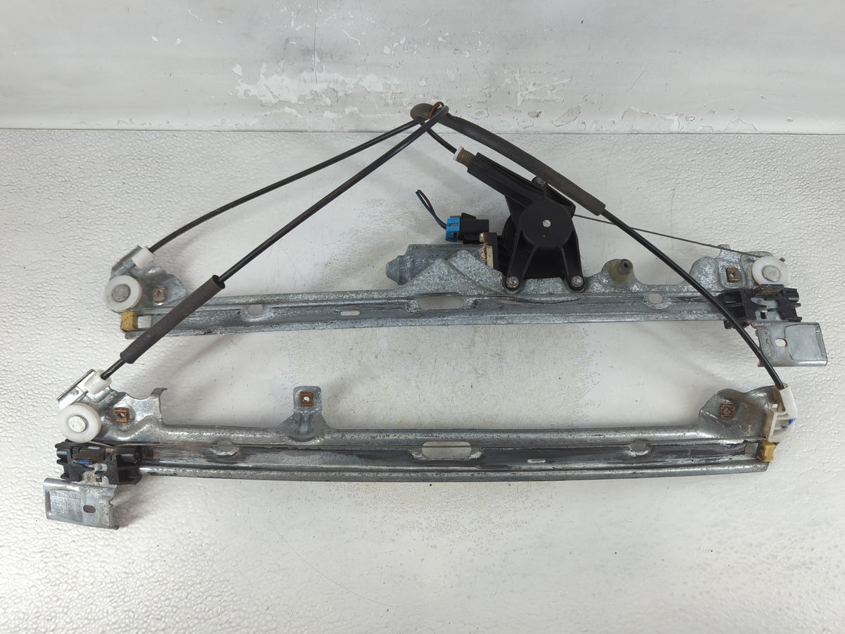 2002-2006 Cadillac Escalade Used Window Regulator Passenger Front - Oemusedautoparts1.com