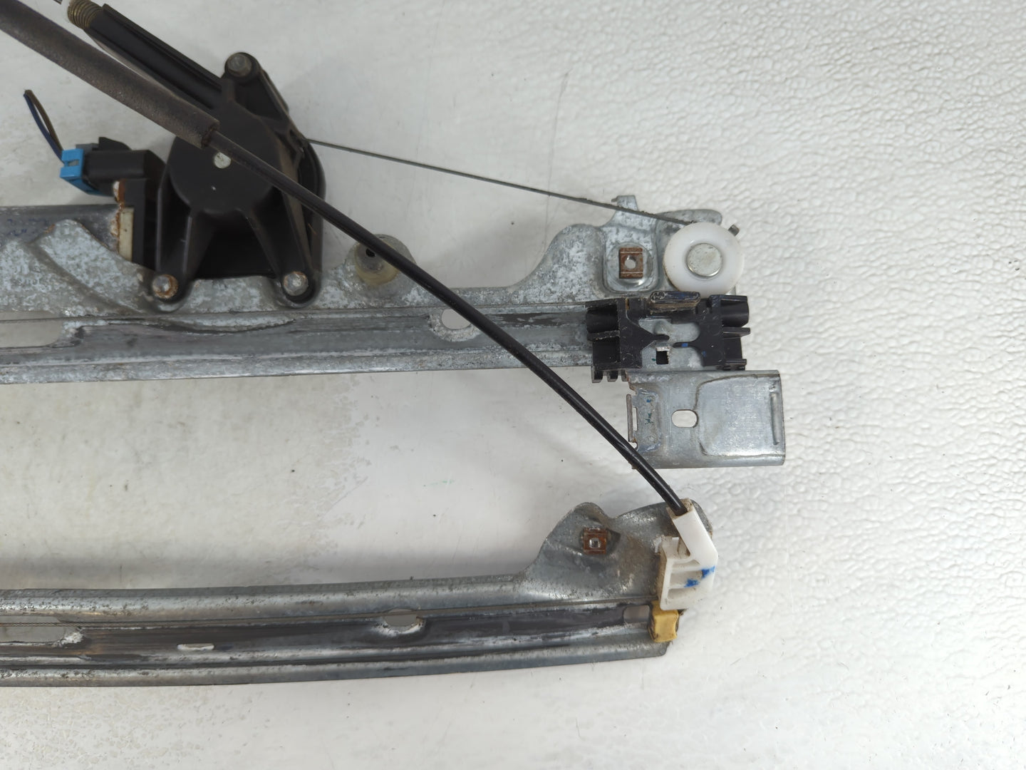 2002-2006 Cadillac Escalade Used Window Regulator Passenger Front - Oemusedautoparts1.com