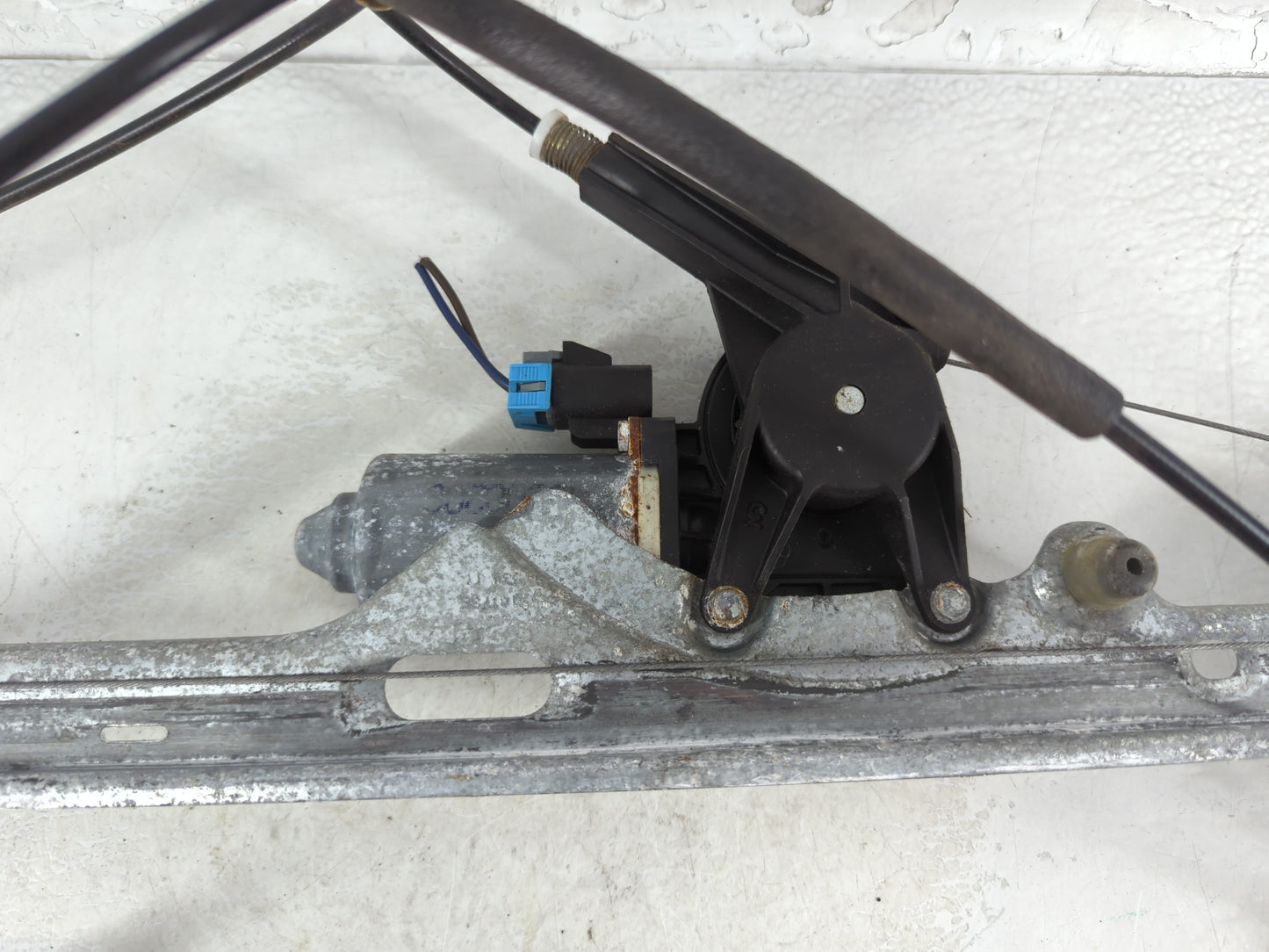 2002-2006 Cadillac Escalade Used Window Regulator Passenger Front - Oemusedautoparts1.com