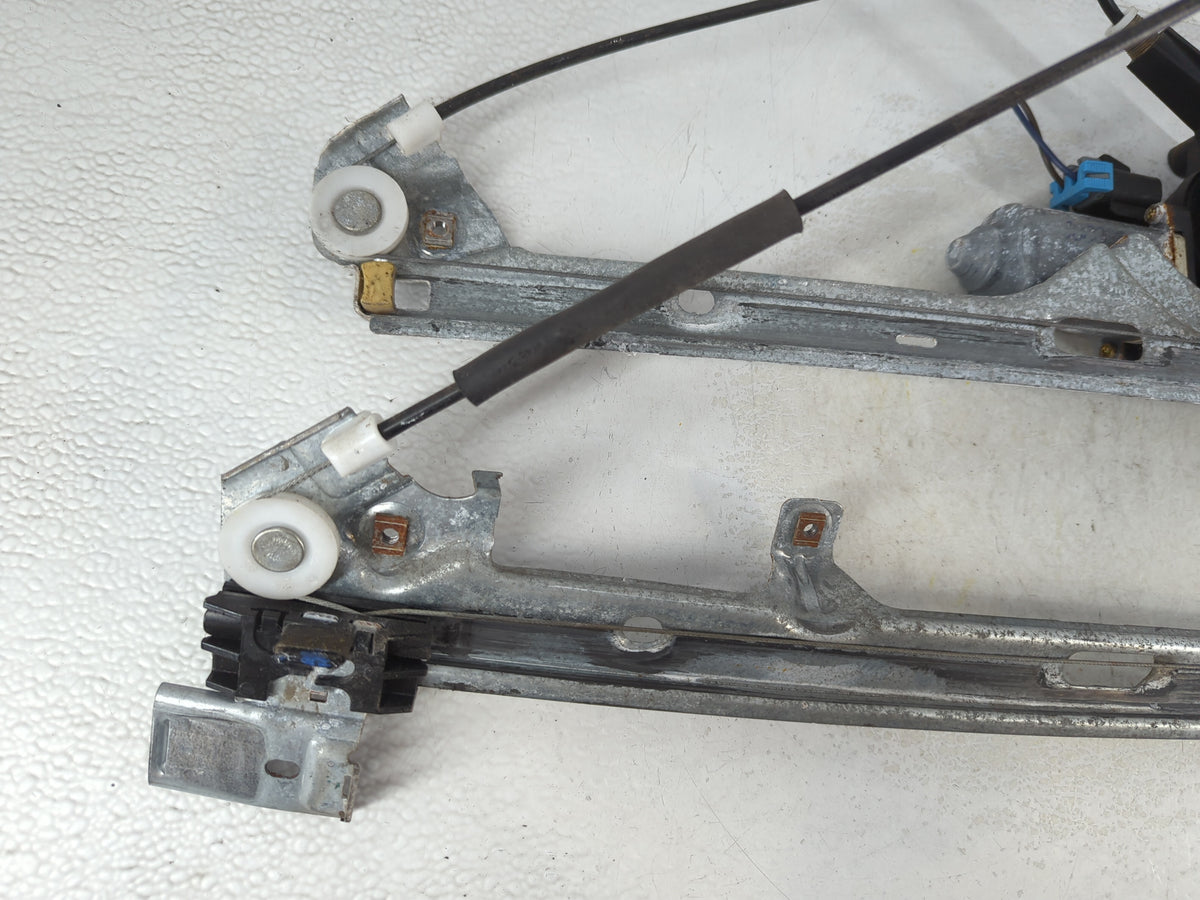 2002-2006 Cadillac Escalade Used Window Regulator Passenger Front - Oemusedautoparts1.com