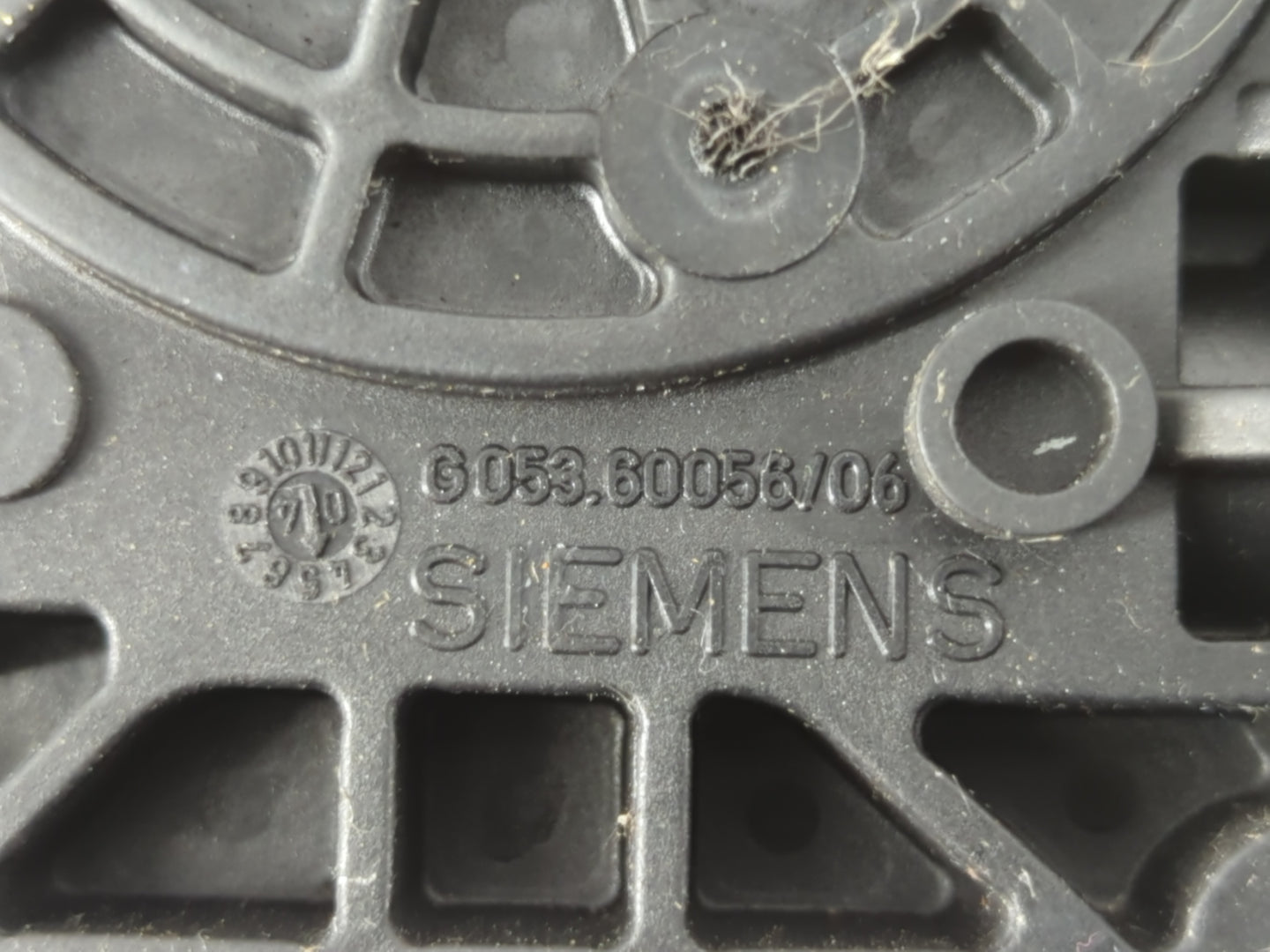 2002-2006 Cadillac Escalade Window Regulator Passenger Front - Oemusedautoparts1.com