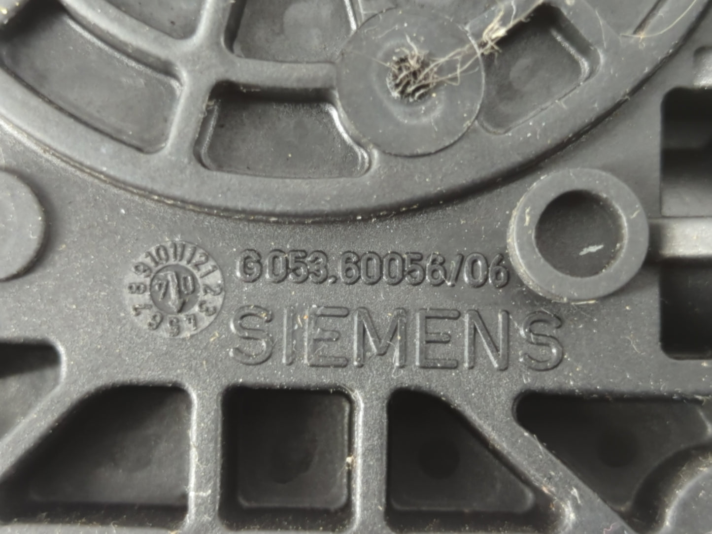 2002-2006 Cadillac Escalade Window Regulator Passenger Front - Oemusedautoparts1.com