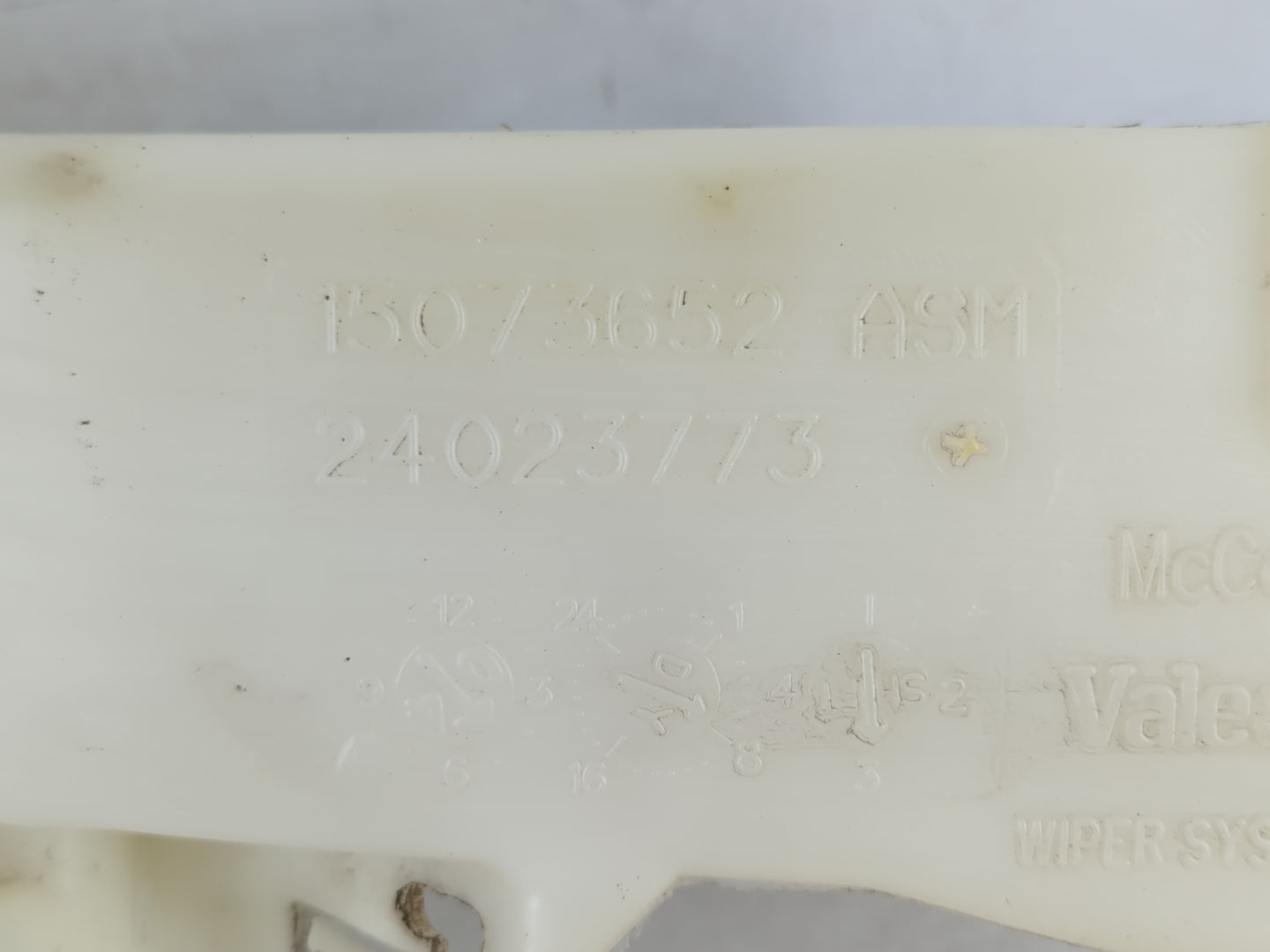 2002-2005 Cadillac Escalade Windshield Washer Fluid Reservoir Bottle Oem - Oemusedautoparts1.com