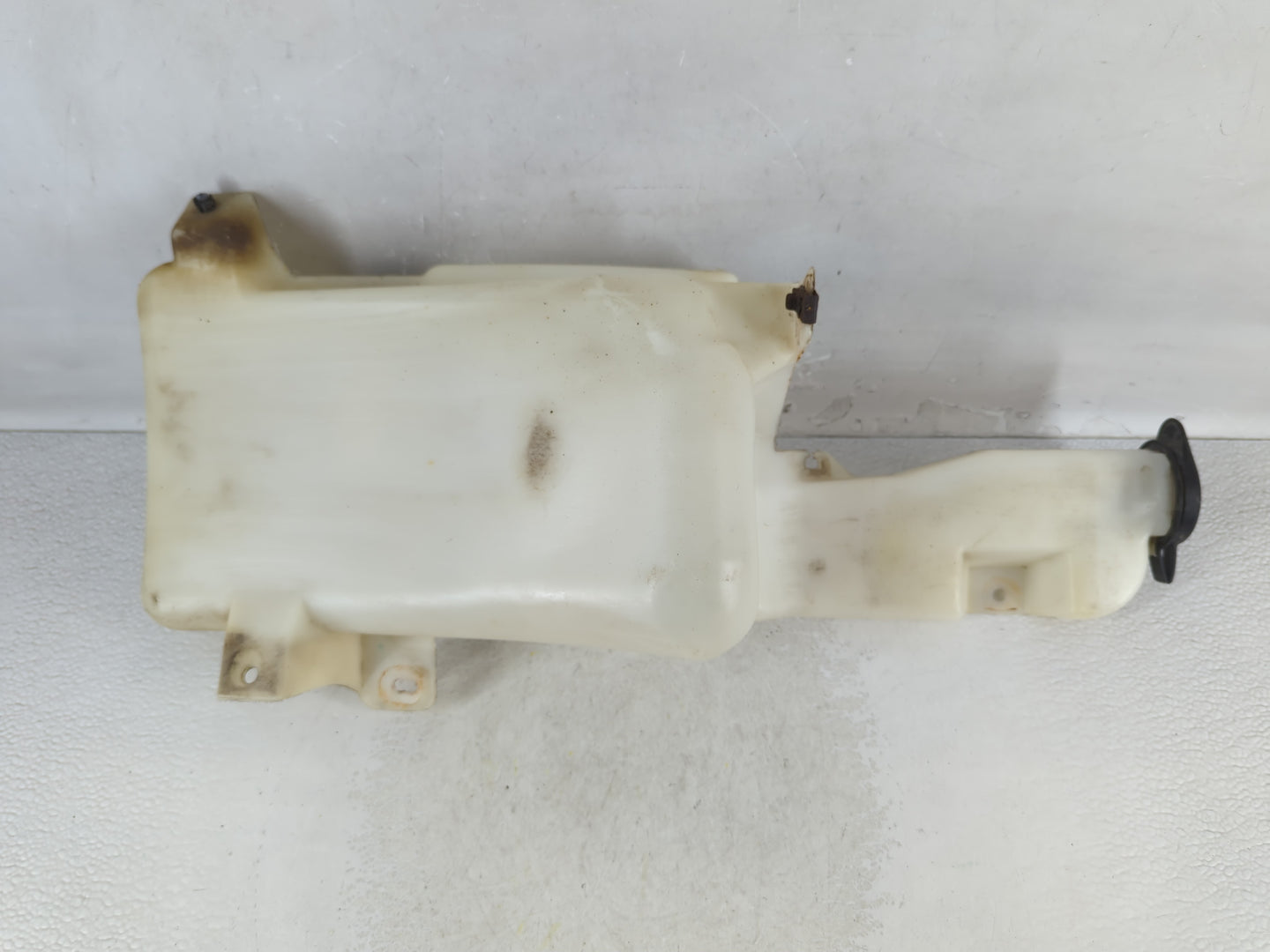 2002-2005 Cadillac Escalade Windshield Washer Fluid Reservoir Bottle Oem - Oemusedautoparts1.com