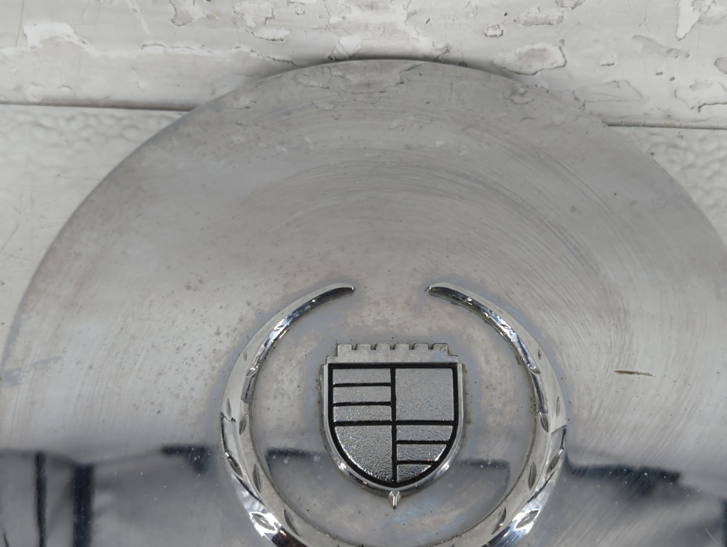 2004 Cadillac Escalade Center Cap Oem - Oemusedautoparts1.com
