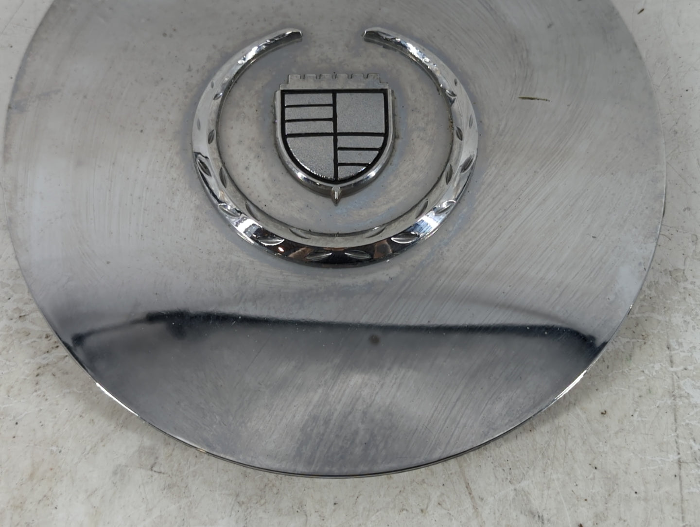 2004 Cadillac Escalade Center Cap Oem - Oemusedautoparts1.com